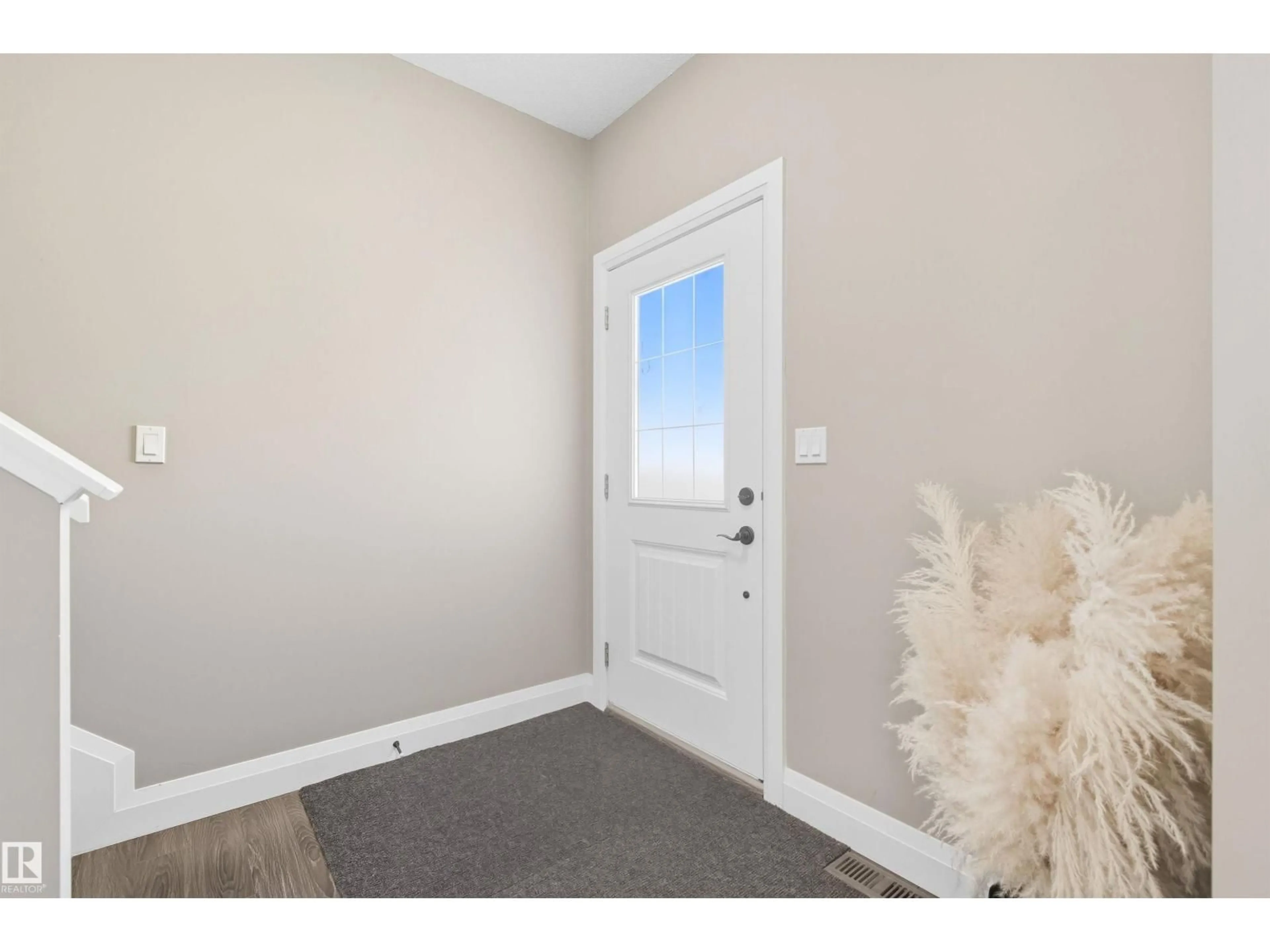 Indoor entryway for 8534 CUSHING PL, Edmonton Alberta T6W3L2