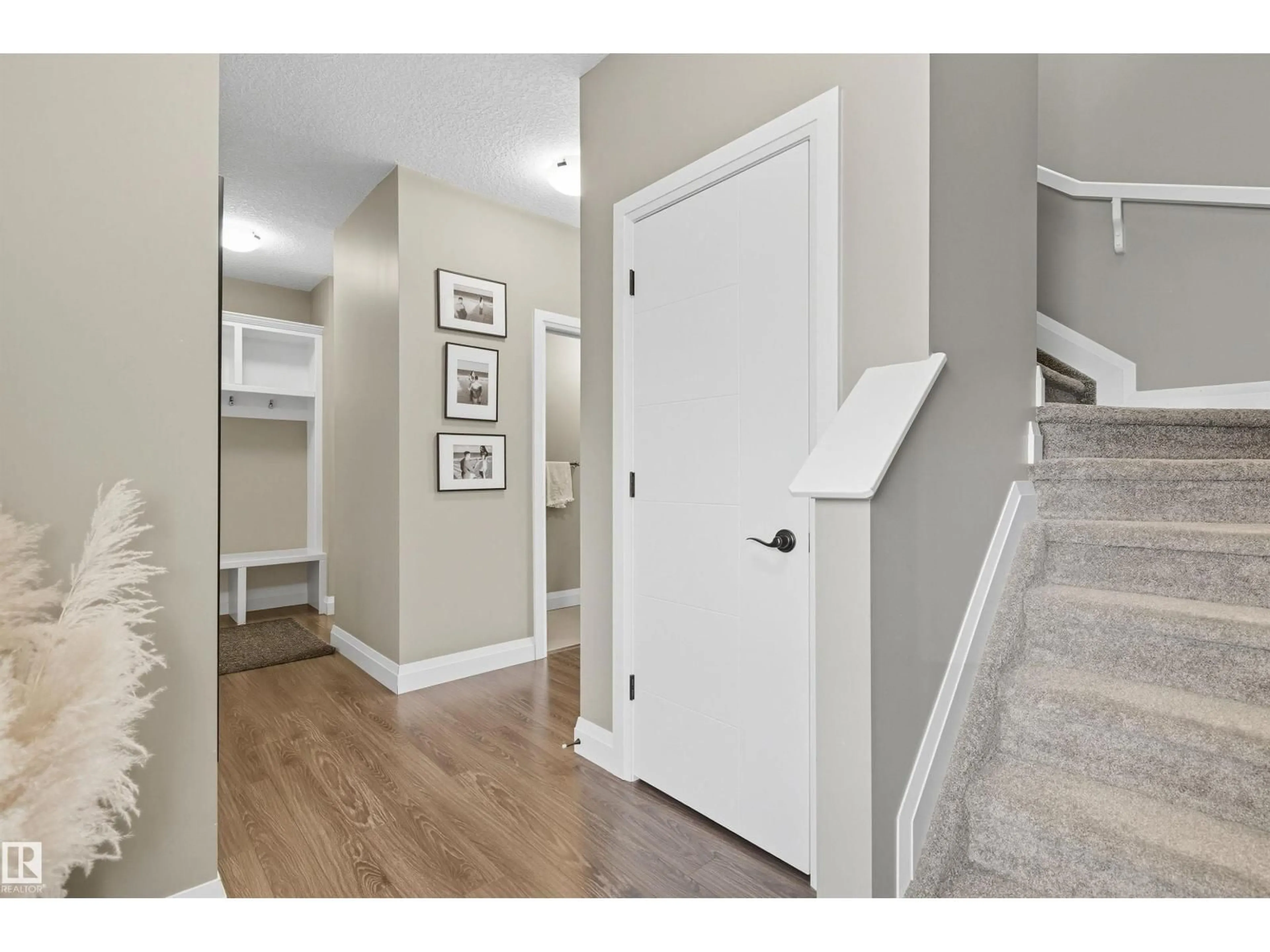 Indoor entryway for 8534 CUSHING PL, Edmonton Alberta T6W3L2