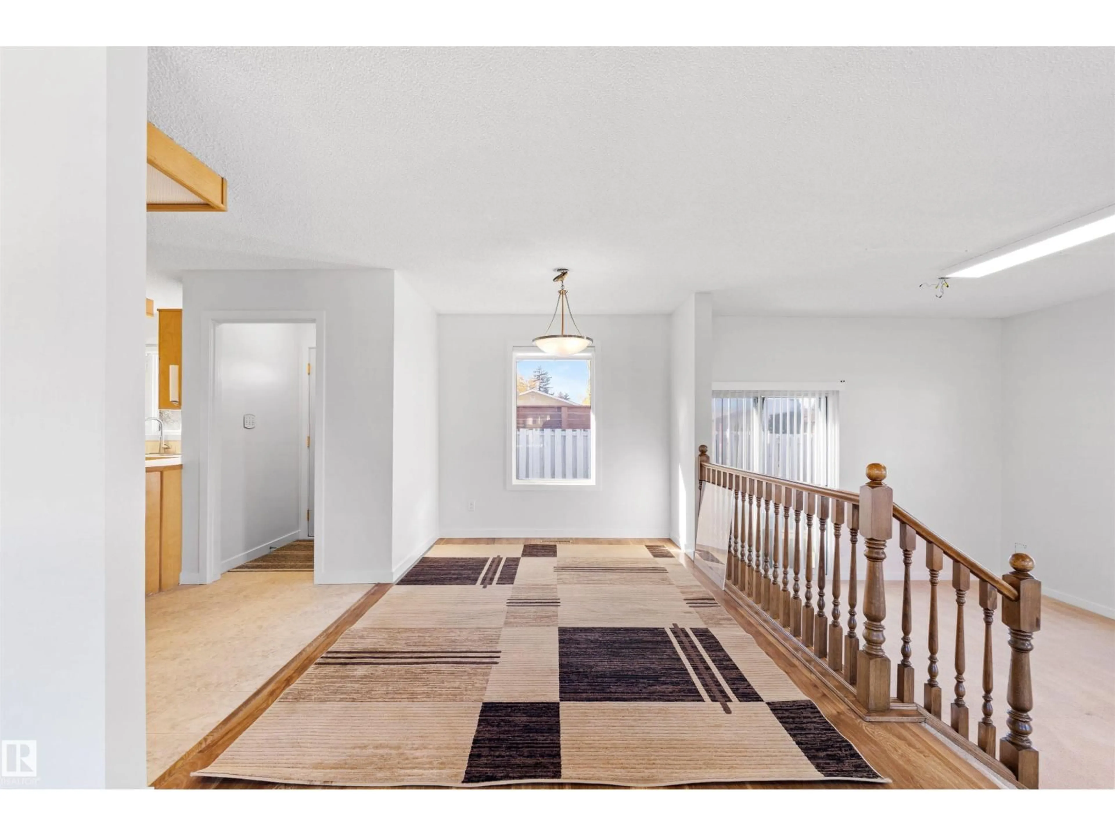 Indoor entryway for 3524 114 ST, Edmonton Alberta T6J1L9