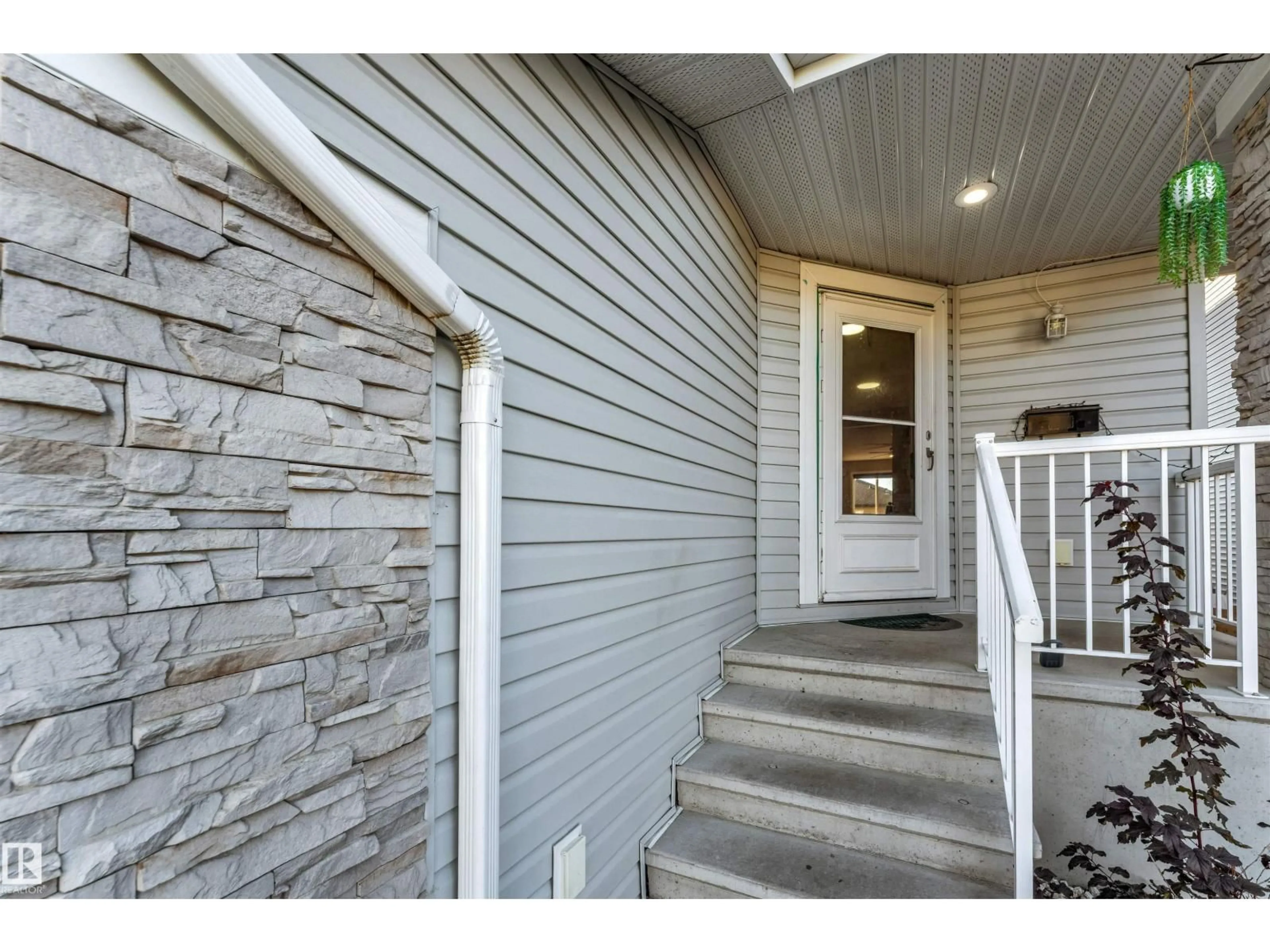 Indoor entryway for SW - 2138 52A ST, Edmonton Alberta T6X1X4
