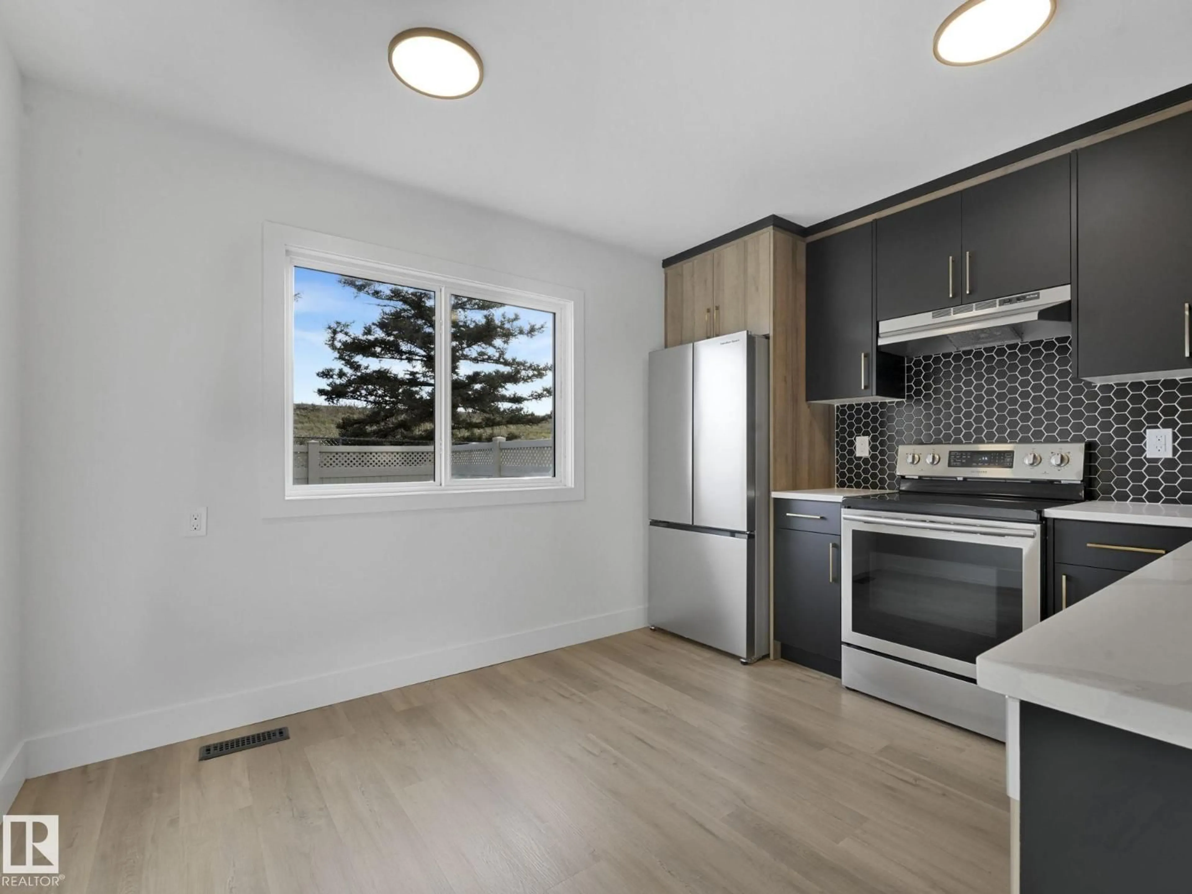 Unknown for #10 - 13833 30 ST, Edmonton Alberta T5Y2B2