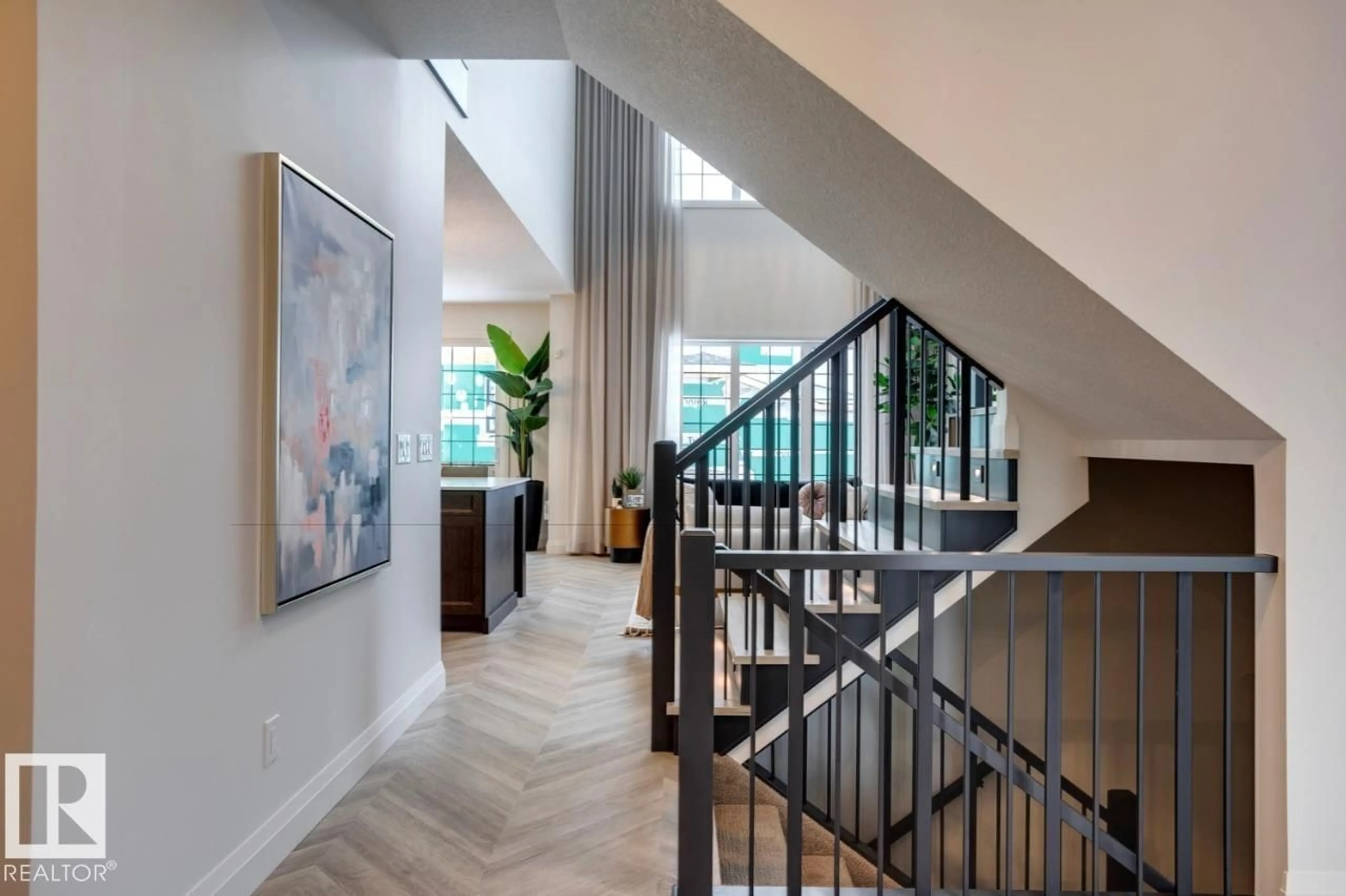 Indoor foyer for 191 HAYS RIDGE BV, Edmonton Alberta T6W4G6