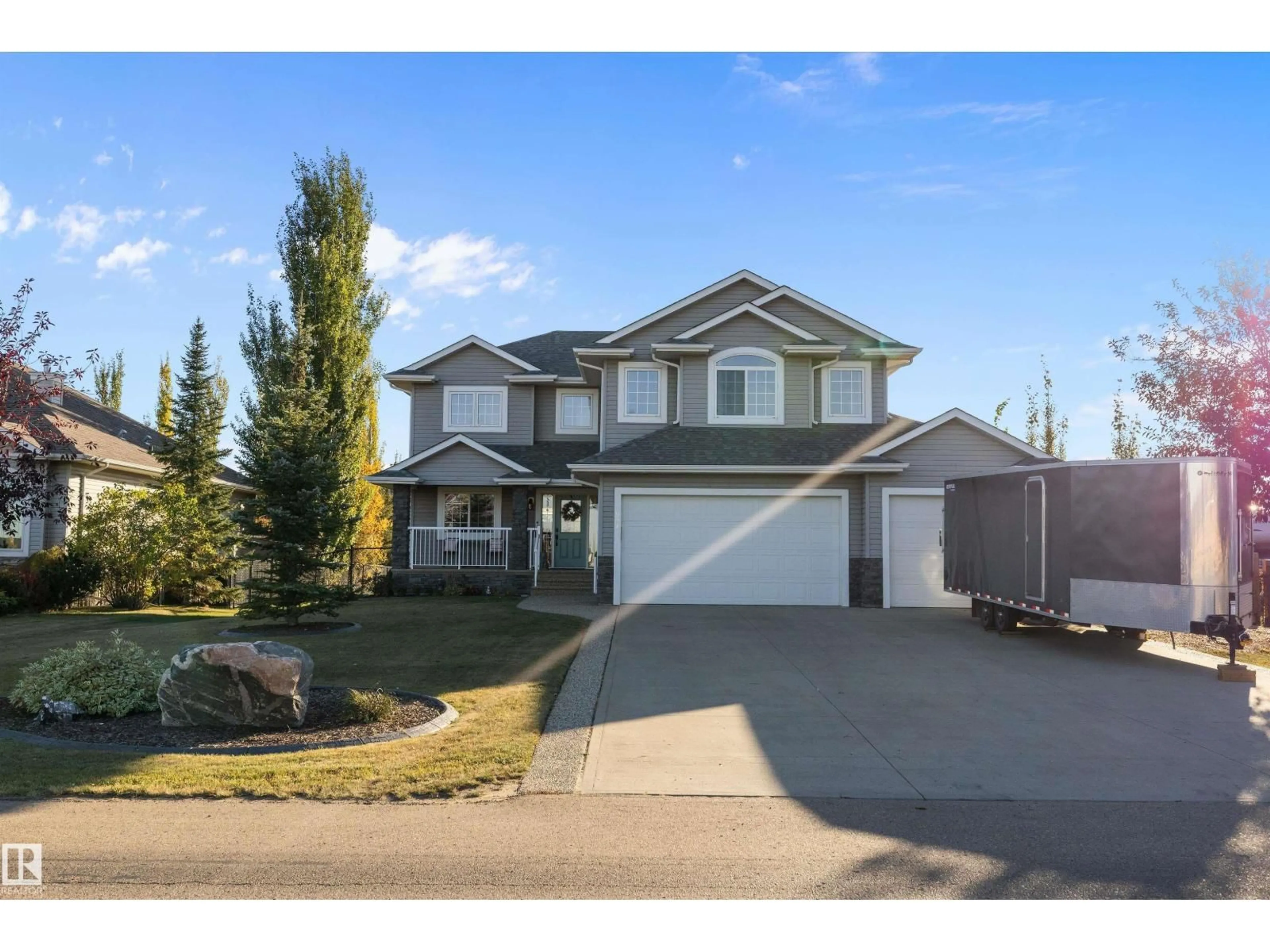 Home with vinyl exterior material, street for 231 GREENFIELD WY, Fort Saskatchewan Alberta T8L0B3