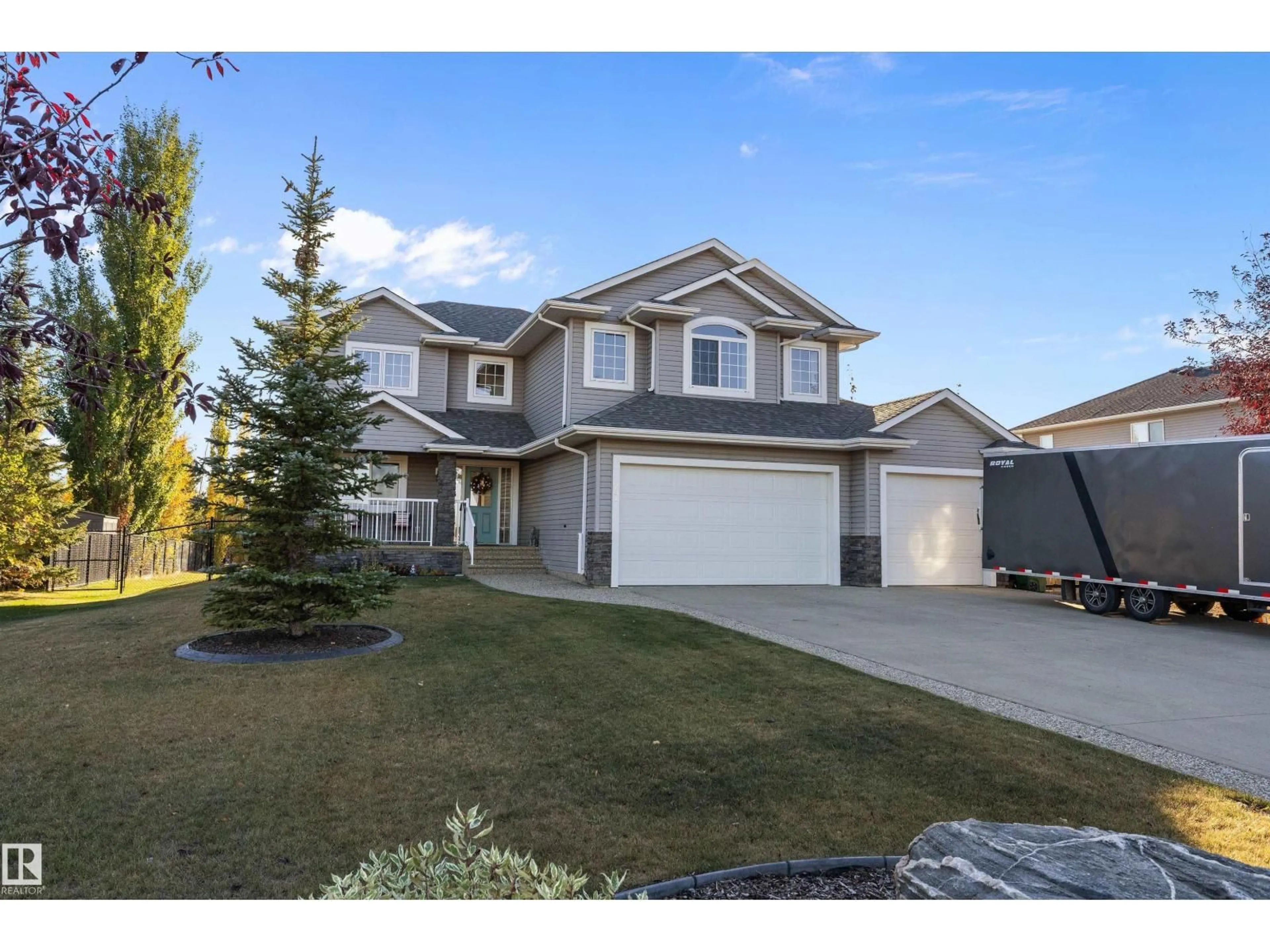 Home with vinyl exterior material, street for 231 GREENFIELD WY, Fort Saskatchewan Alberta T8L0B3