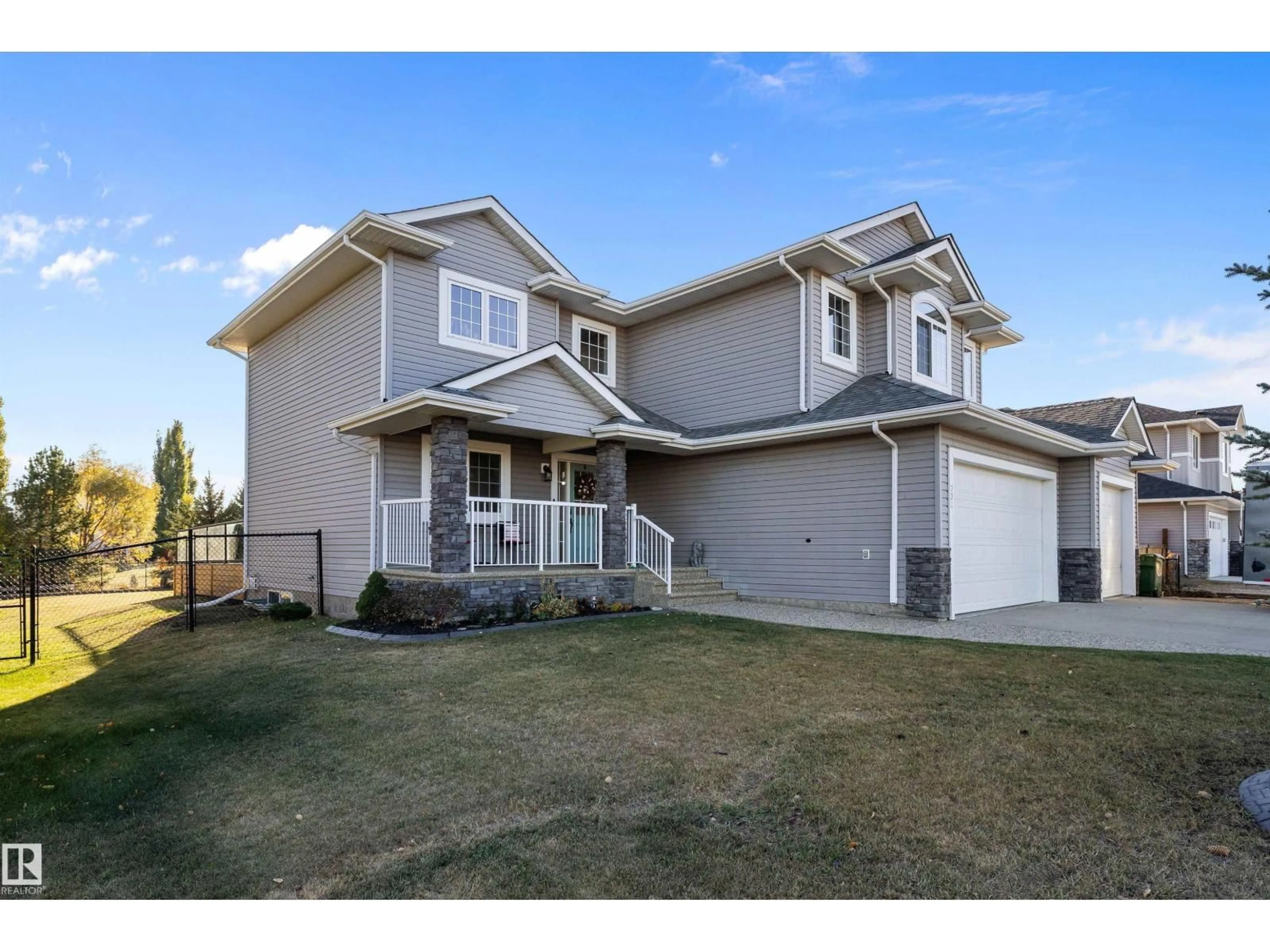 Home with vinyl exterior material, street for 231 GREENFIELD WY, Fort Saskatchewan Alberta T8L0B3