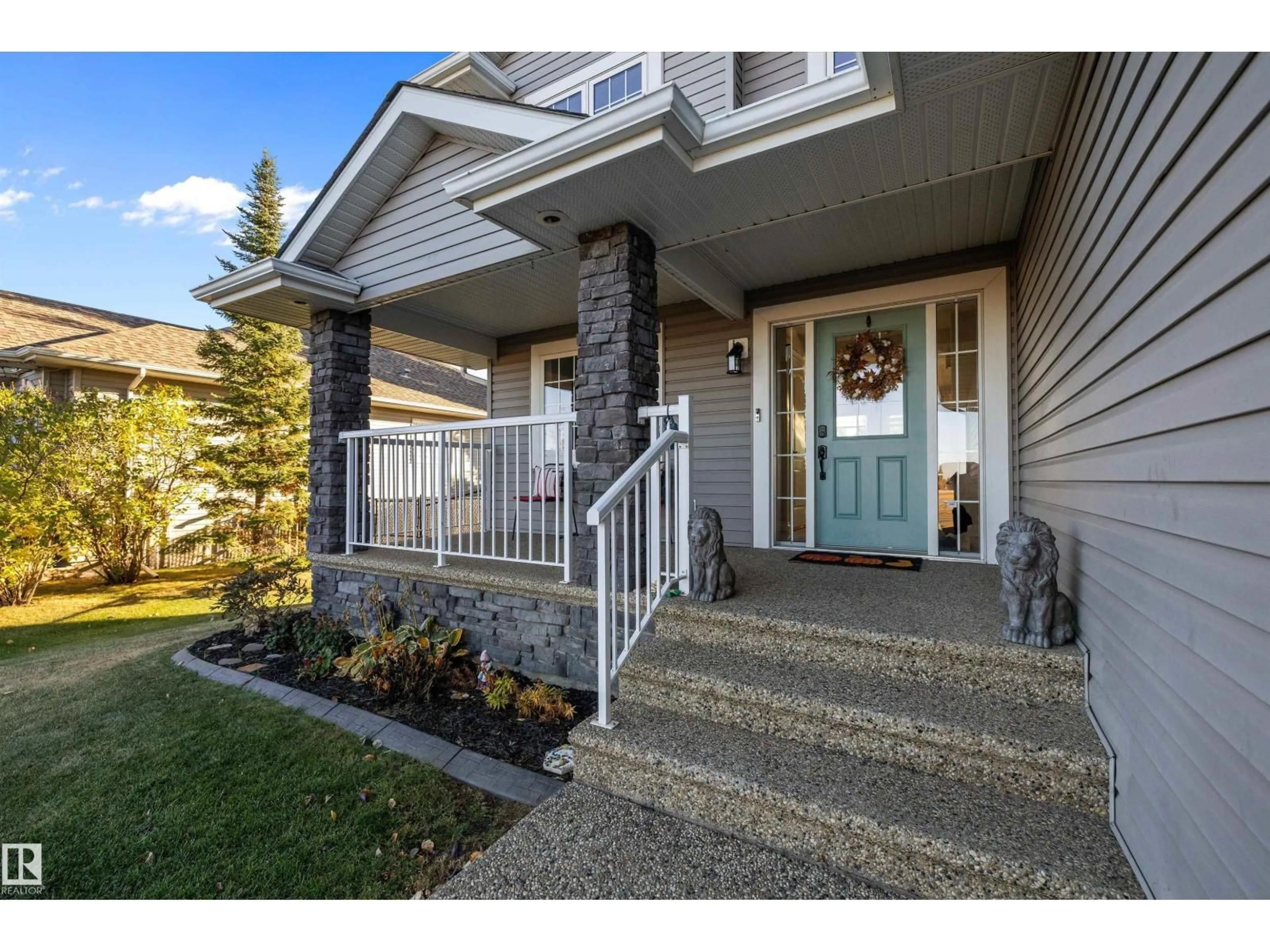 Indoor entryway for 231 GREENFIELD WY, Fort Saskatchewan Alberta T8L0B3