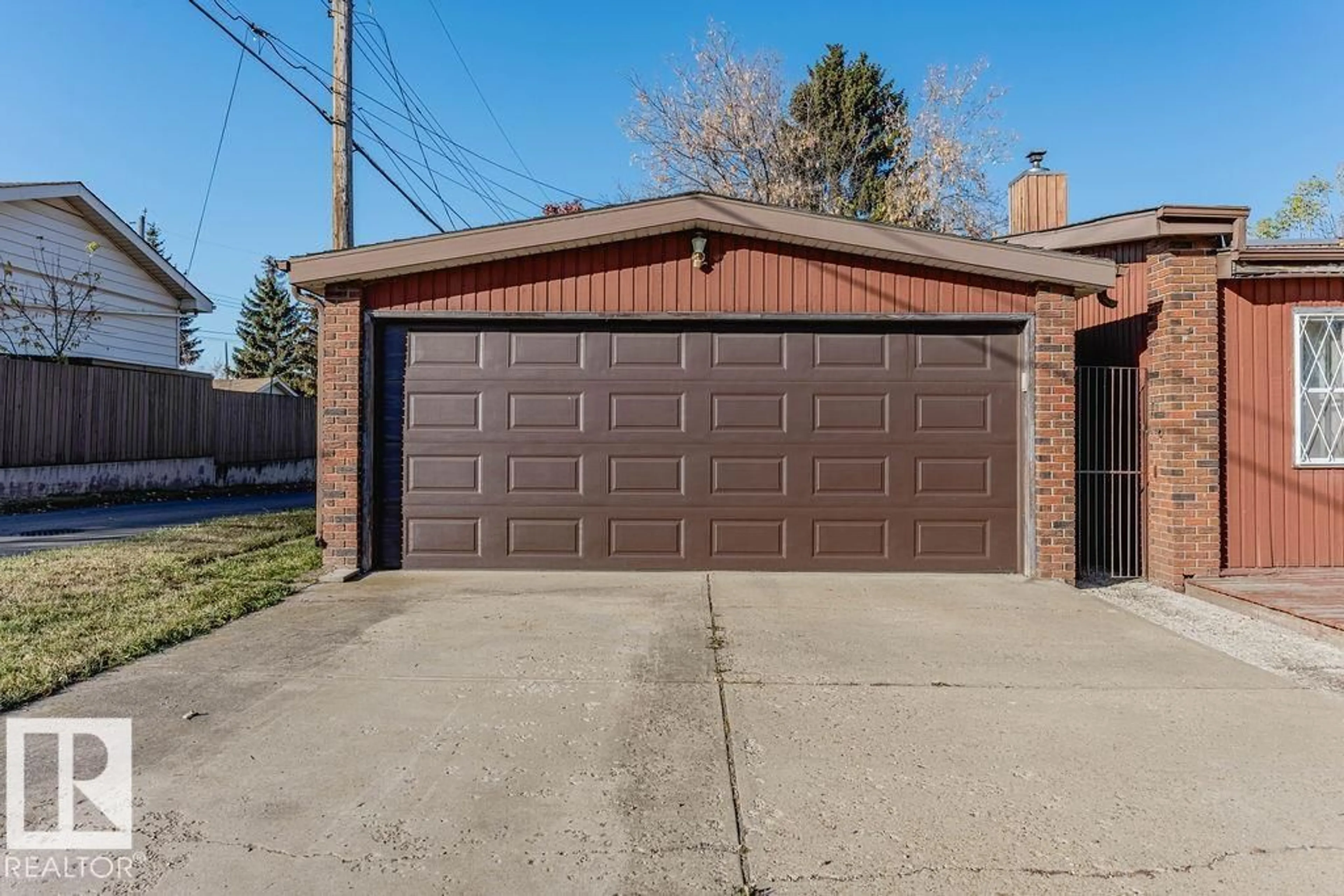 Indoor garage for NW - 13546 90 ST, Edmonton Alberta T5E3N1