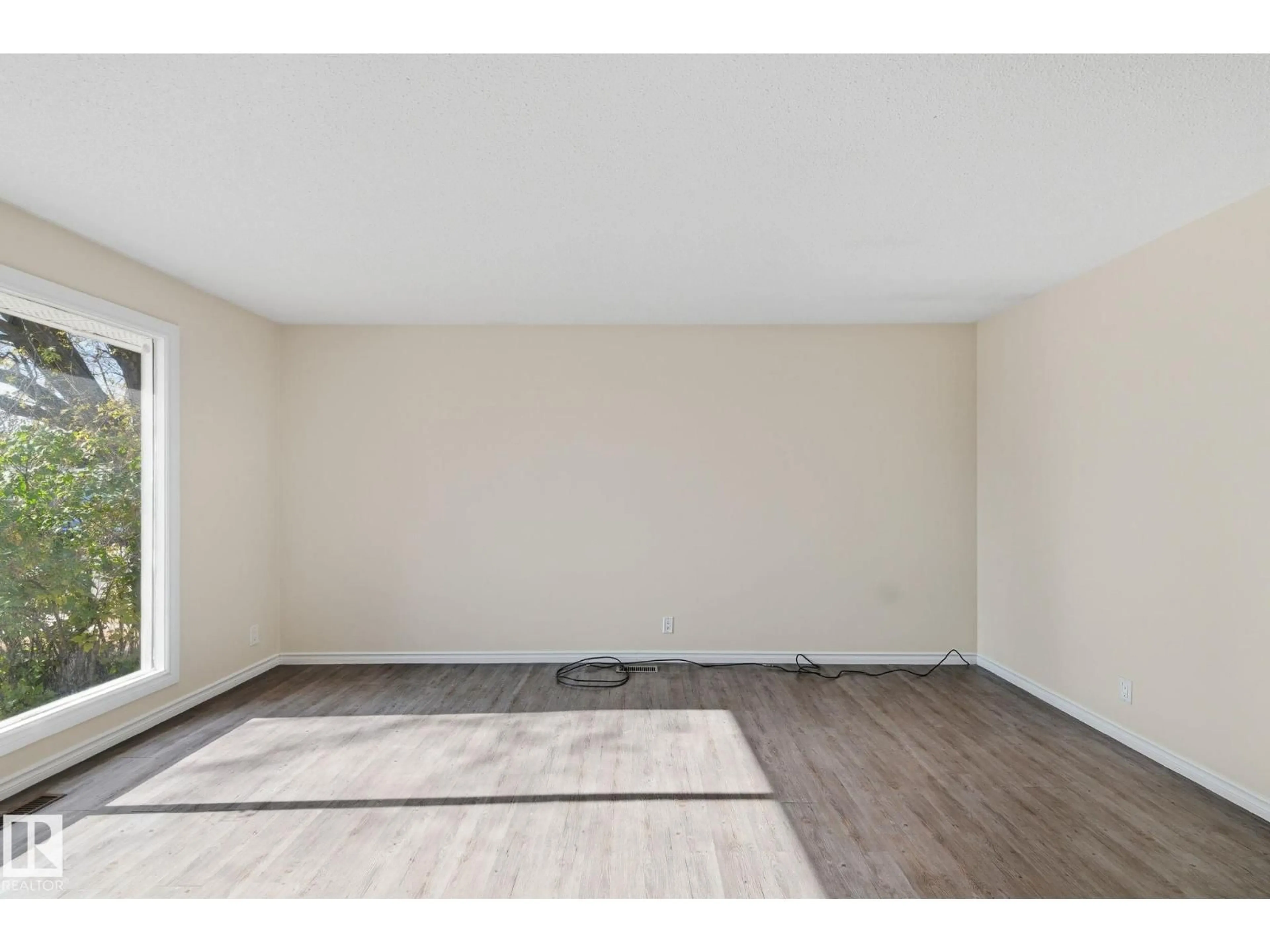 A pic of a room for NW NW - 9508 9510 128 AV, Edmonton Alberta T5E0H6