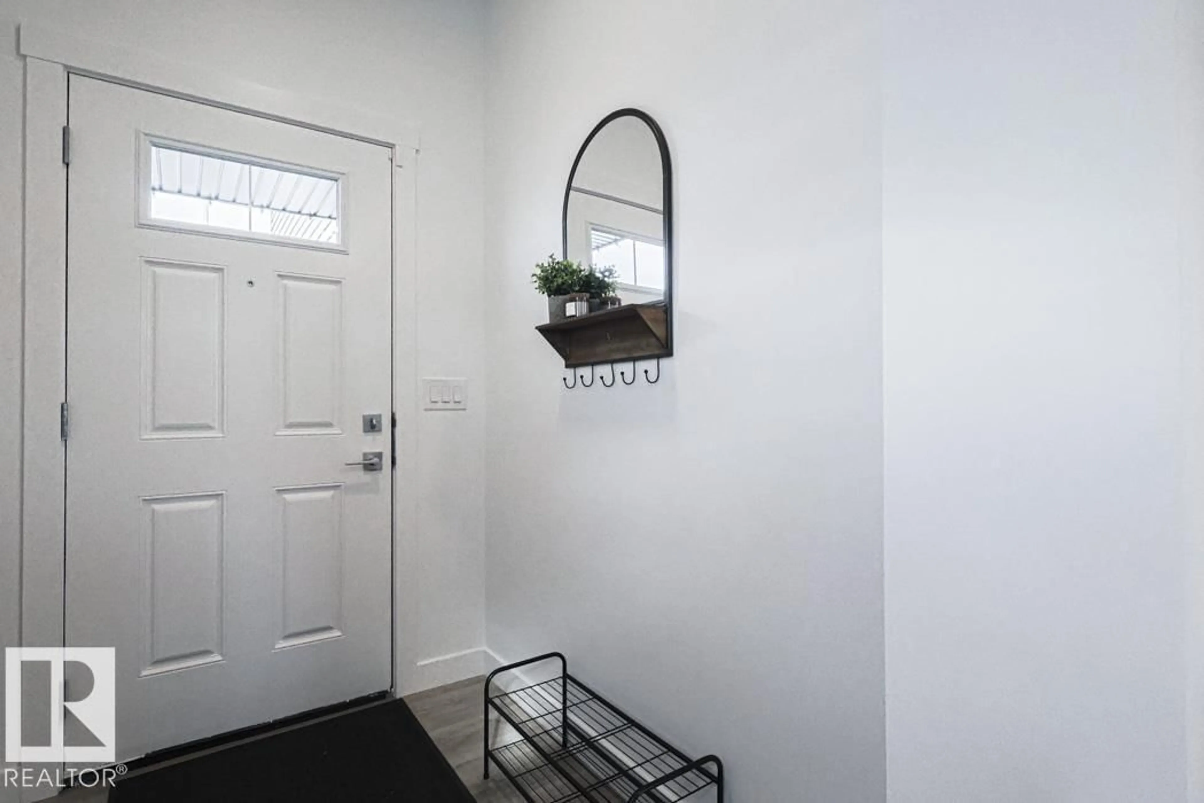 Indoor entryway for 89 SUNLAND WY, Sherwood Park Alberta T8H2Y6