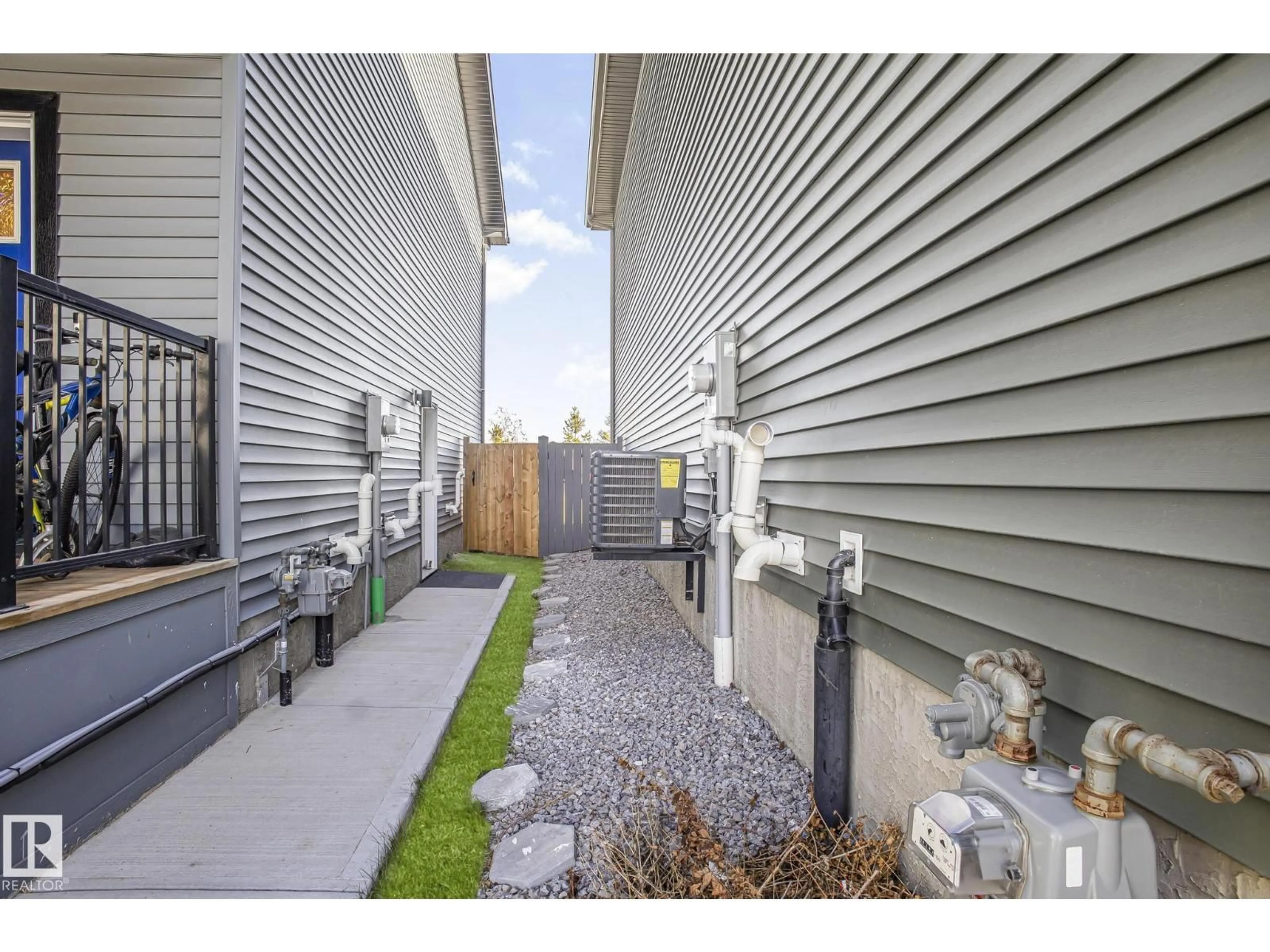 Patio, street for SW - 7615 KORULUK PL, Edmonton Alberta T6W4R7