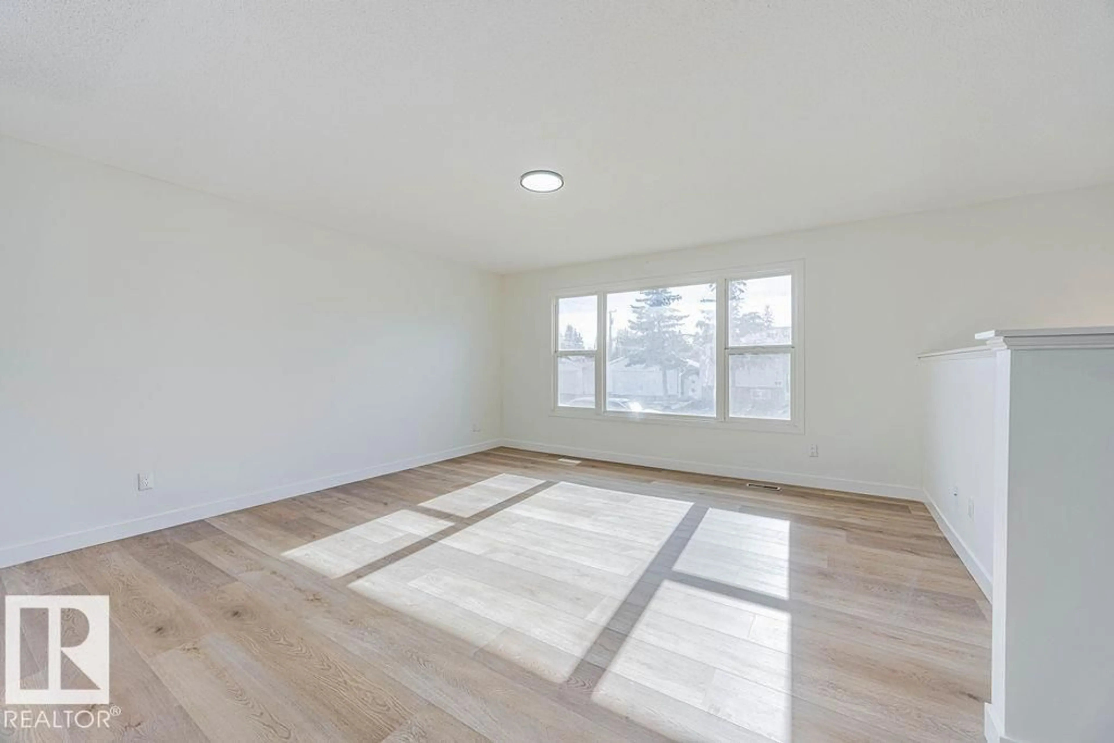 A pic of a room for 15424 99 AV, Edmonton Alberta T5P4K5