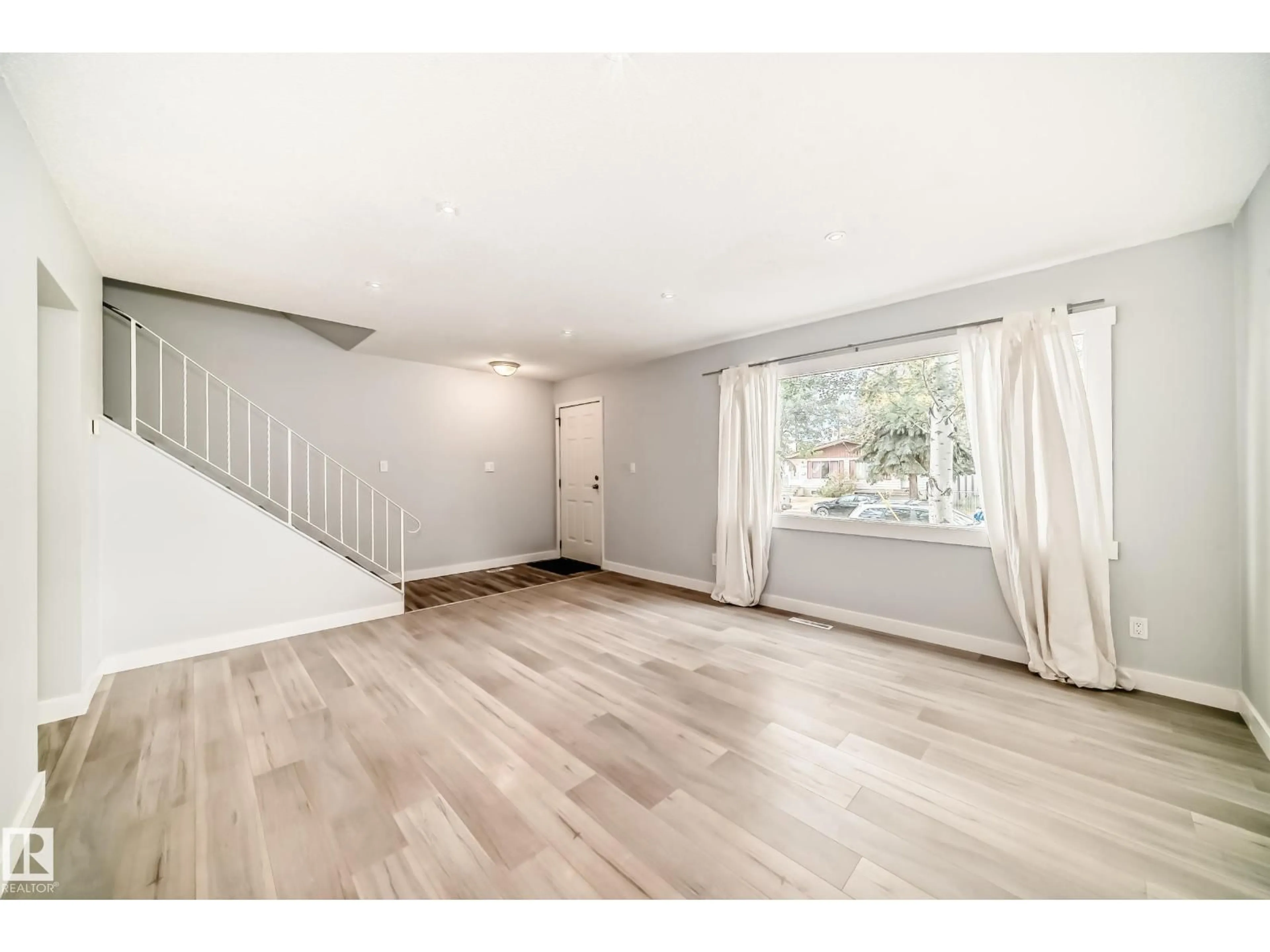 A pic of a room for NW - 11811 44 ST, Edmonton Alberta T5W2S4
