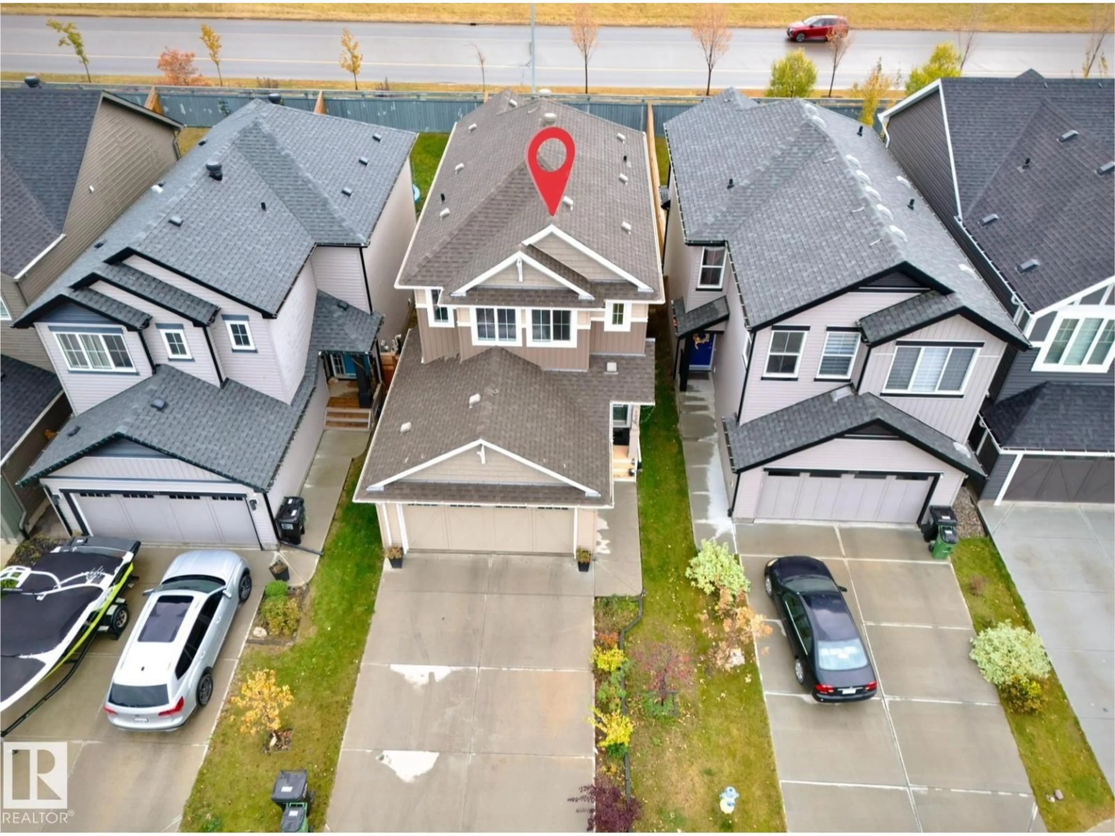 A pic from outside/outdoor area/front of a property/back of a property/a pic from drone, street for 1024 DANIELS LOOP SW, Edmonton Alberta T6W4C9