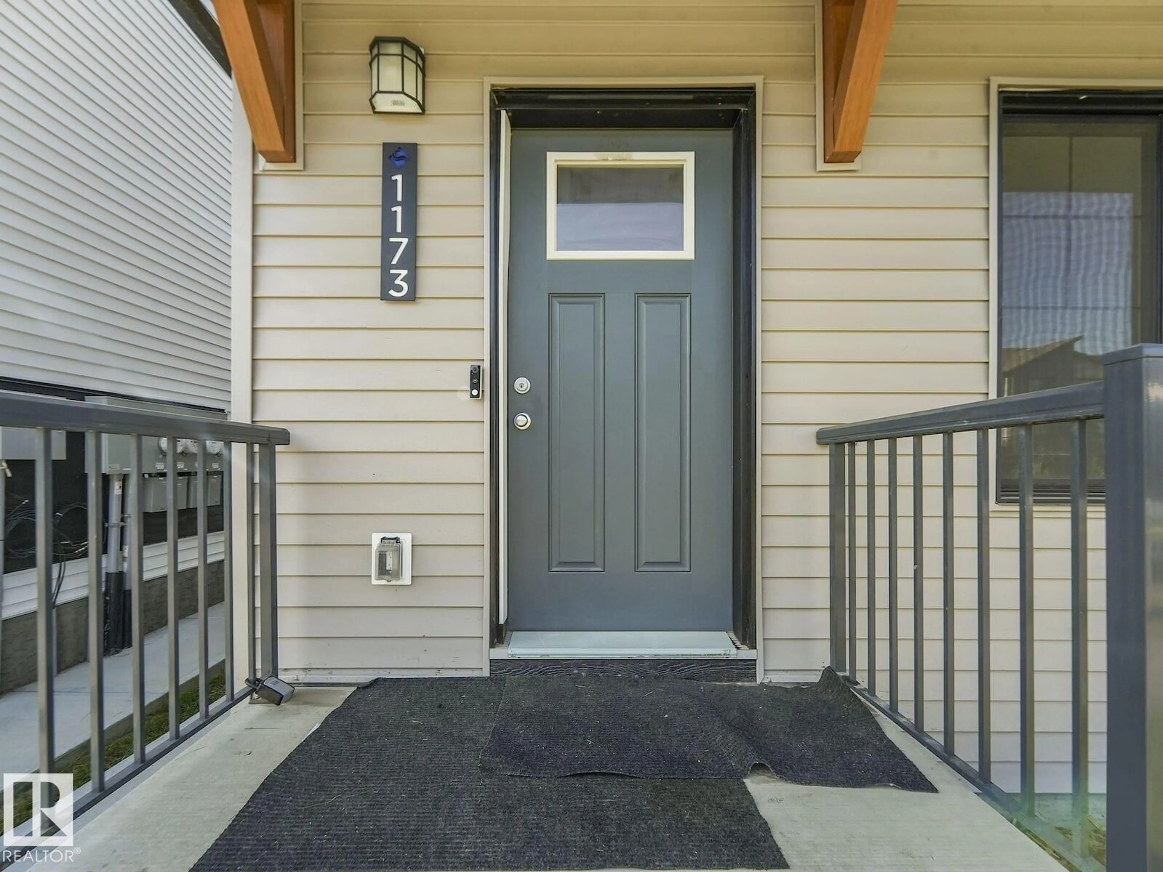 Indoor entryway for 1173 ASTER BV, Edmonton Alberta T6T2S3