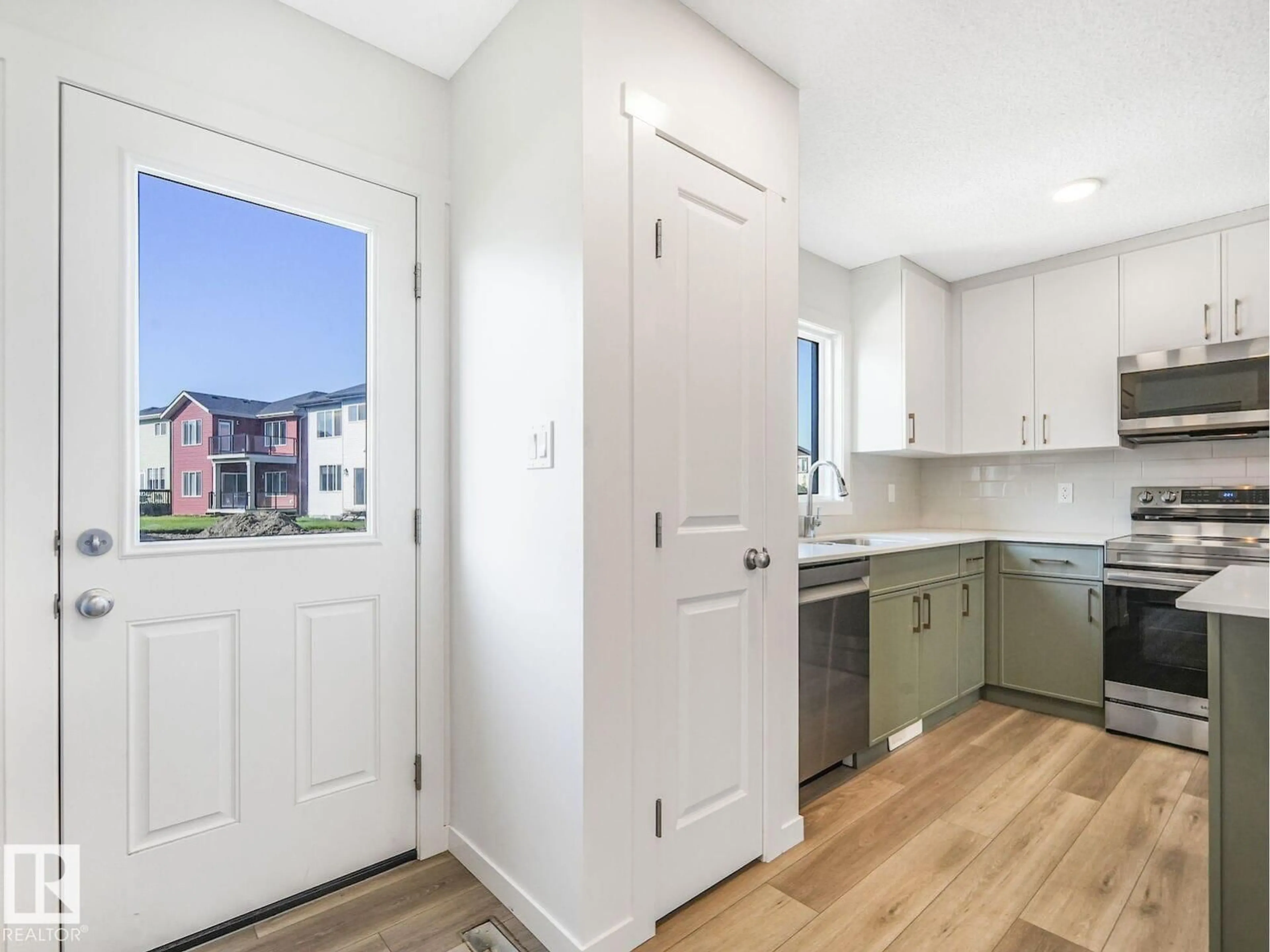 Open concept kitchen, unknown for 1173 ASTER BV, Edmonton Alberta T6T2S3