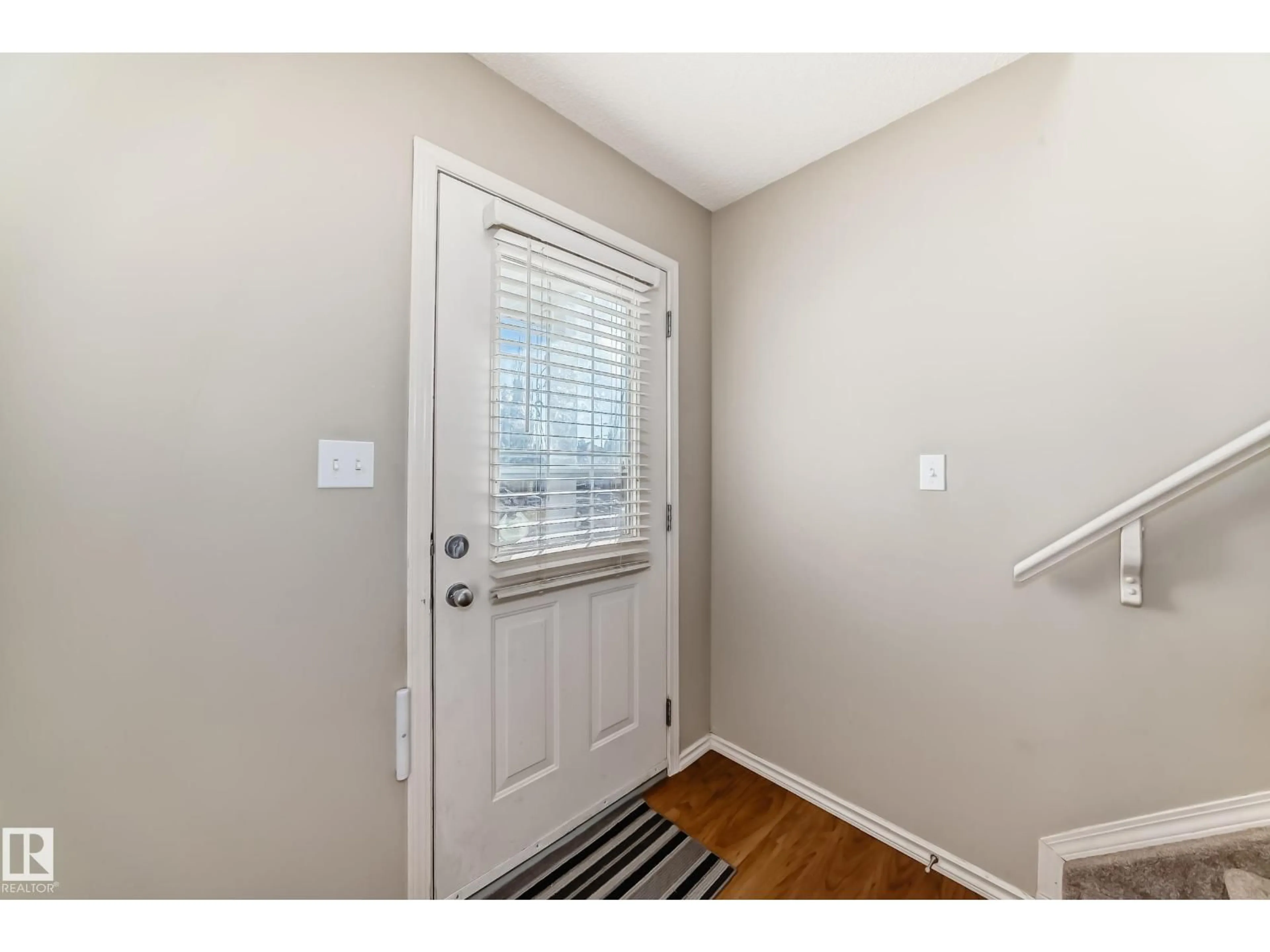 Indoor entryway for 16320 56 ST, Edmonton Alberta T5Y3L3