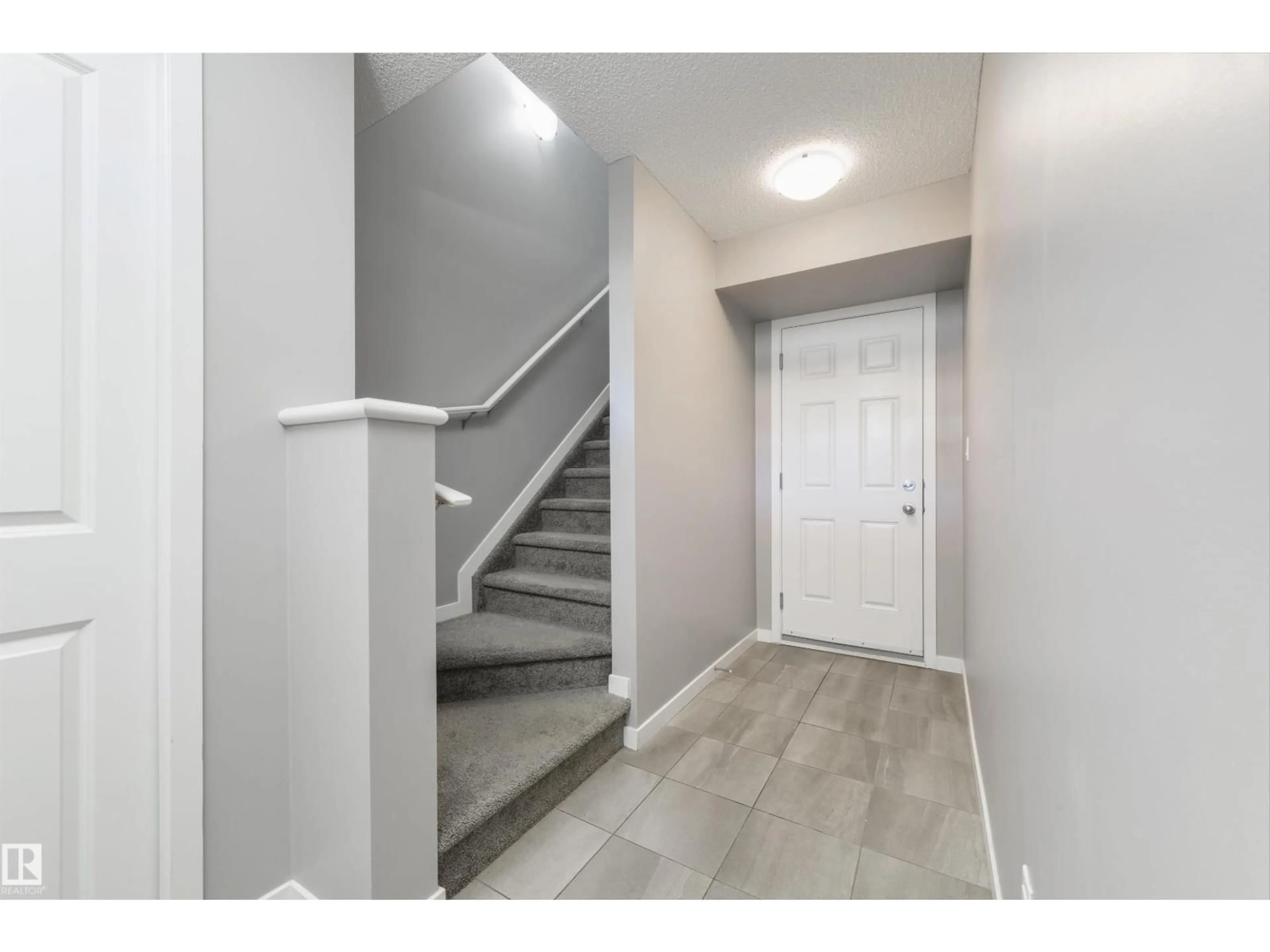 Indoor entryway for #132 - 3305 ORCHARDS LINK LI, Edmonton Alberta T6X2H1