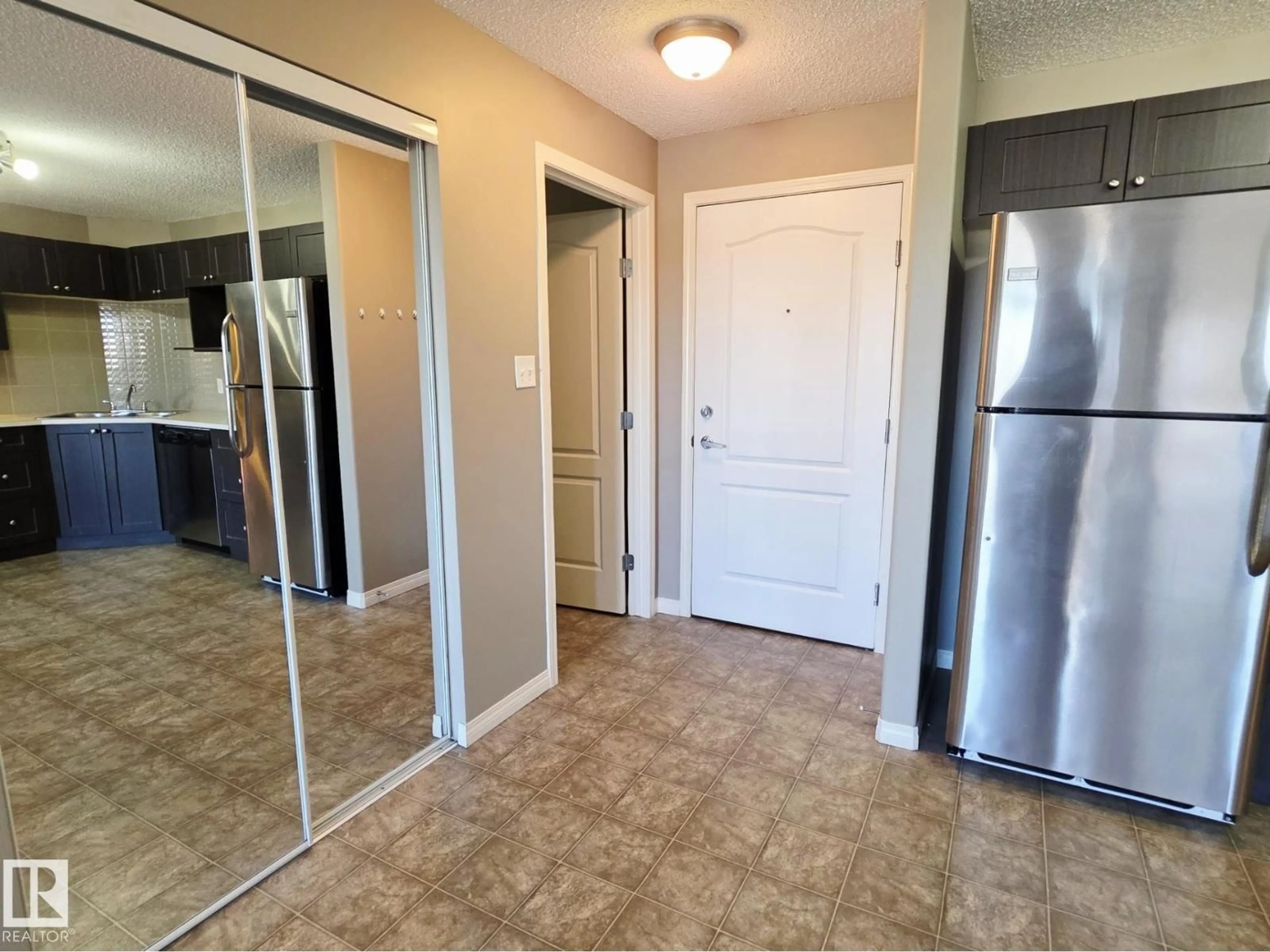 Indoor entryway for 1520 - 340 HAMMOND GATE, Edmonton Alberta T6M0J4