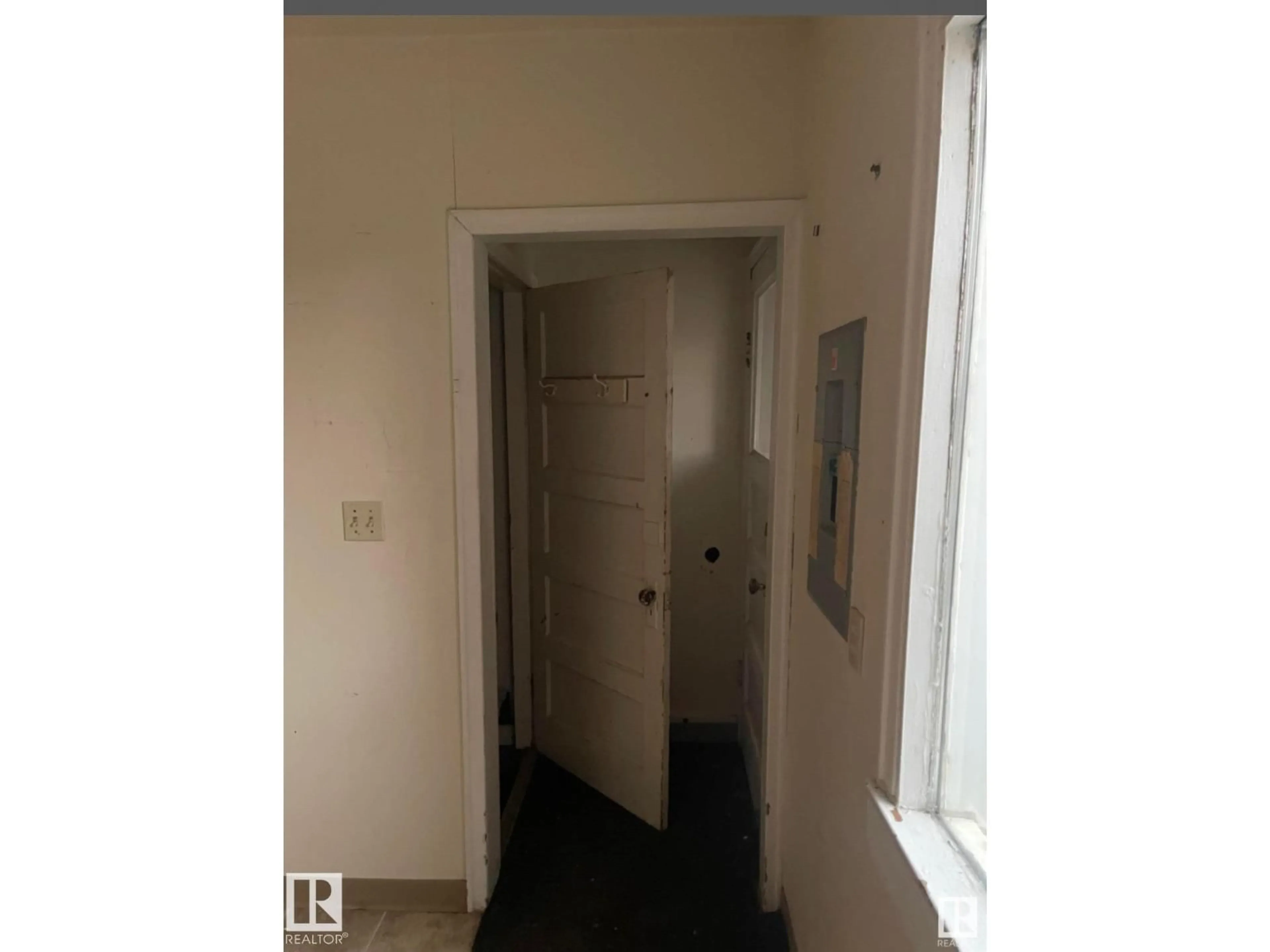 A pic of a room for 12239 101 ST NW, Edmonton Alberta T5G2C5