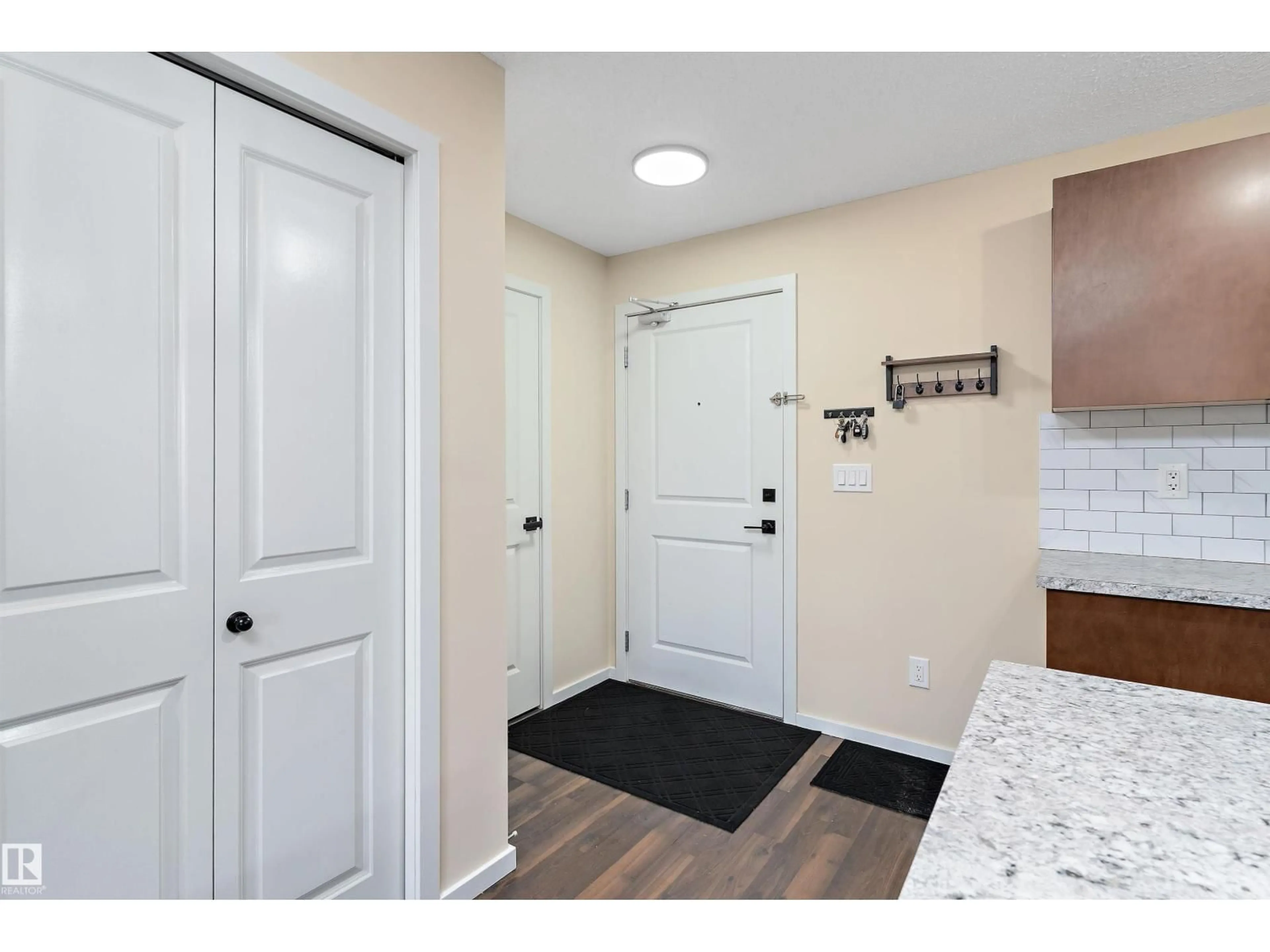 Indoor entryway for #122 - 3357 16A AV, Edmonton Alberta T5T1W1