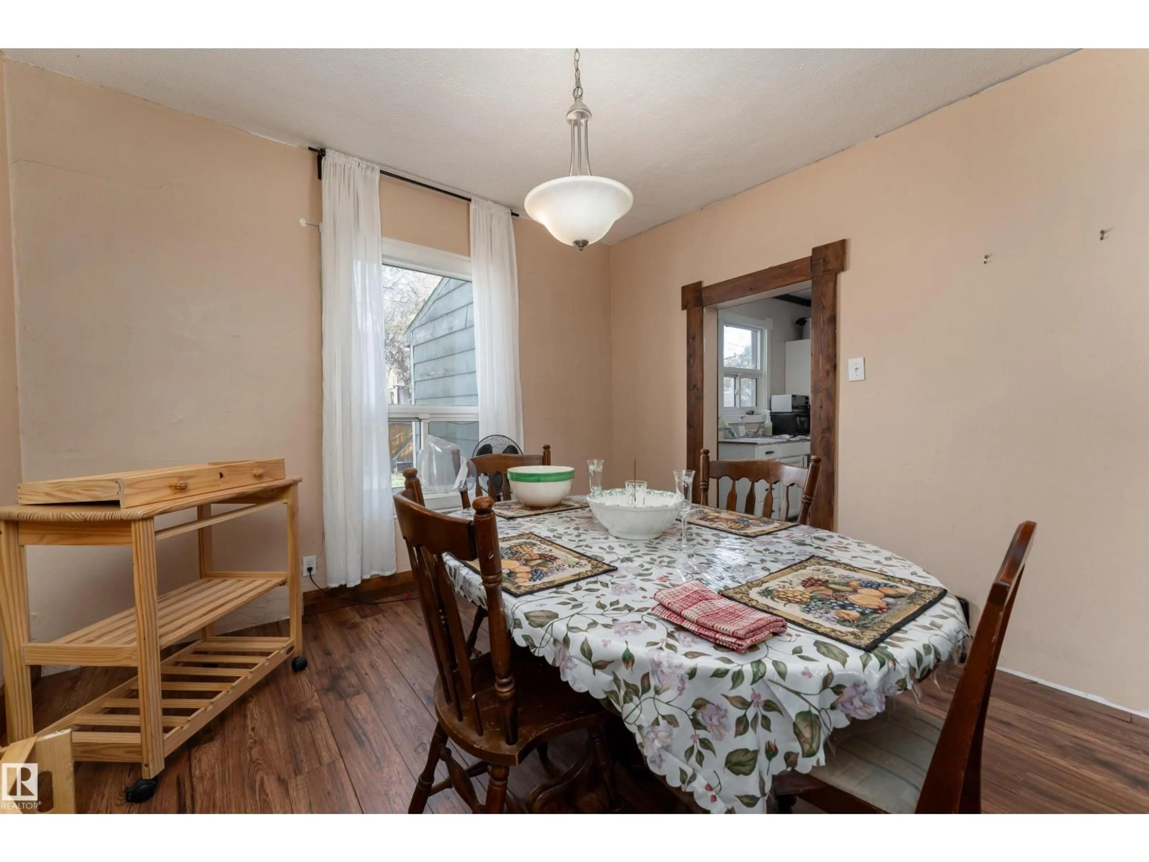 Dining room, wood/laminate floor for NW - 10755 93 ST, Edmonton Alberta T5H1Y4