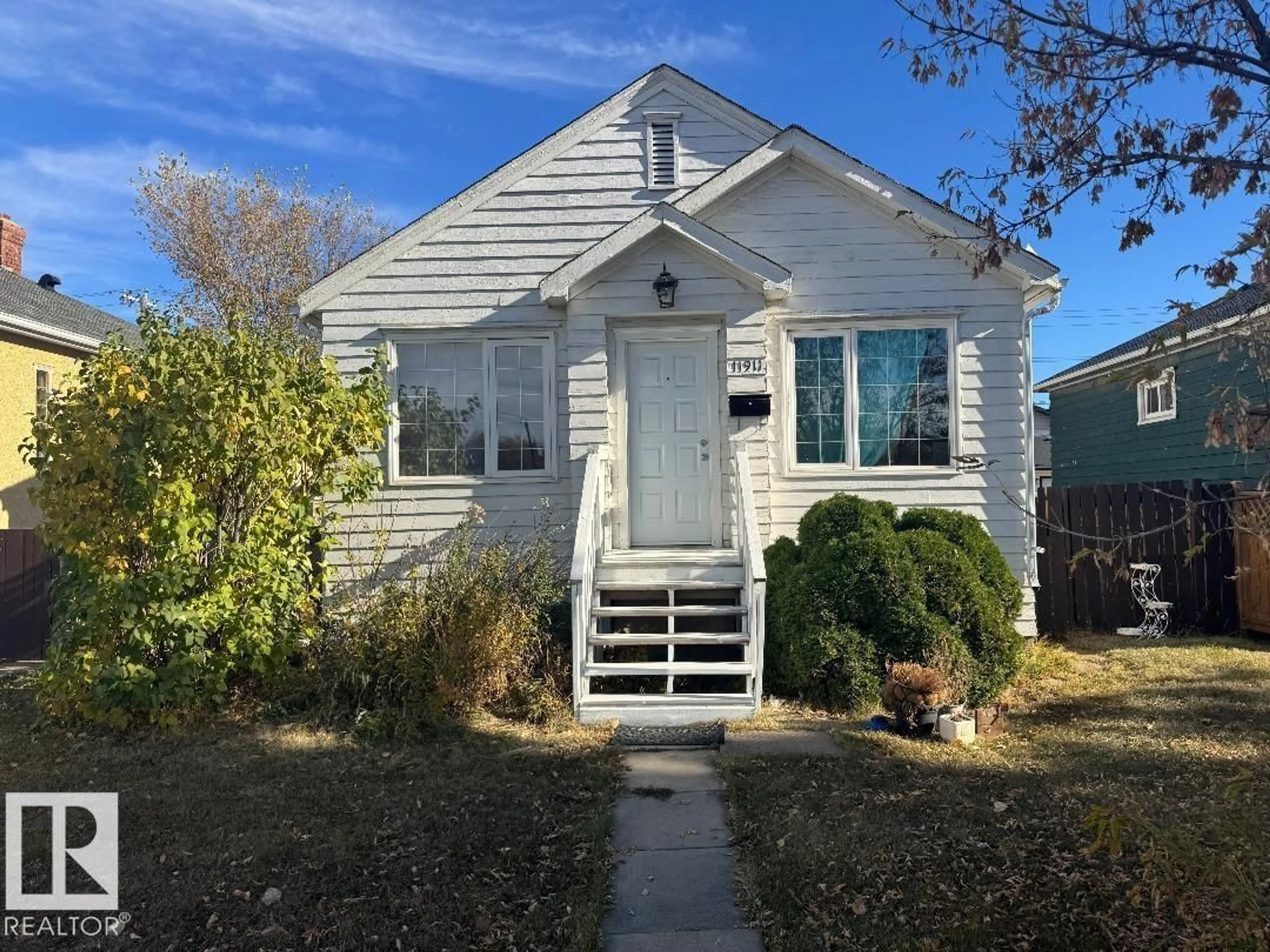 Home with vinyl exterior material, street for NW - 11911 97 ST, Edmonton Alberta T5G1Y7