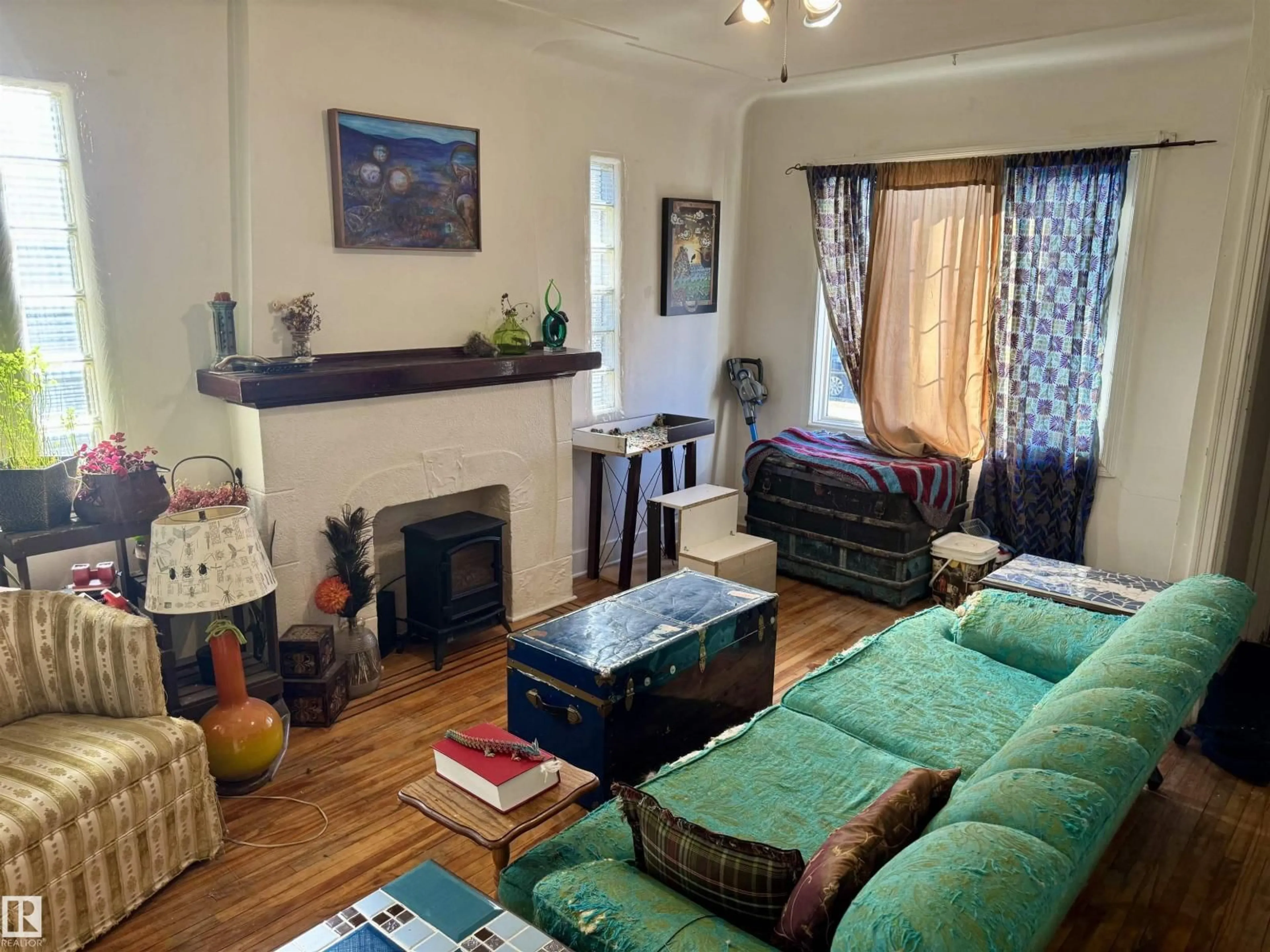 Living room with furniture, wood/laminate floor for NW - 11911 97 ST, Edmonton Alberta T5G1Y7