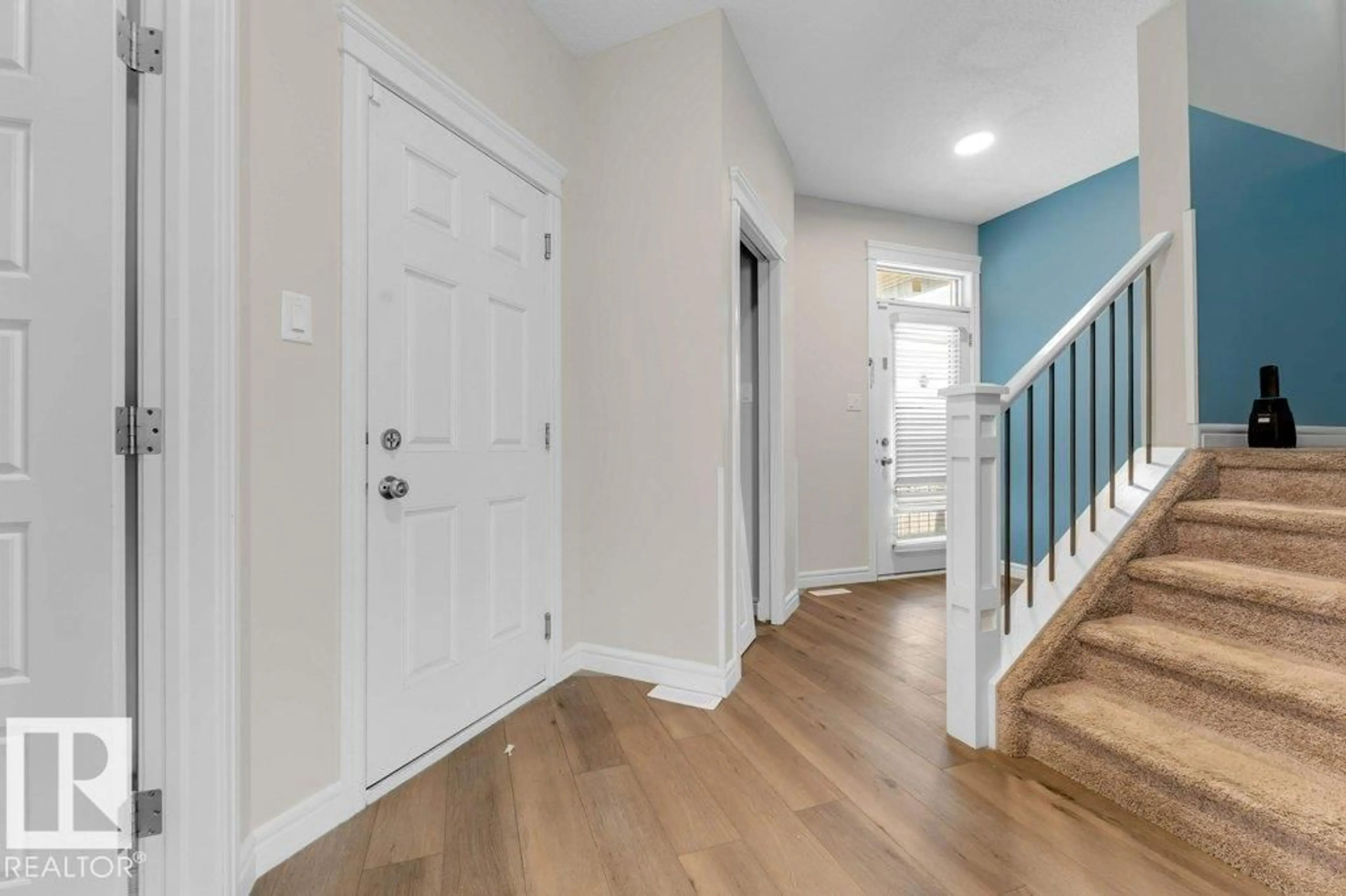 Indoor entryway for 4610 KINSELLA LANDING LD, Edmonton Alberta T6W4K1