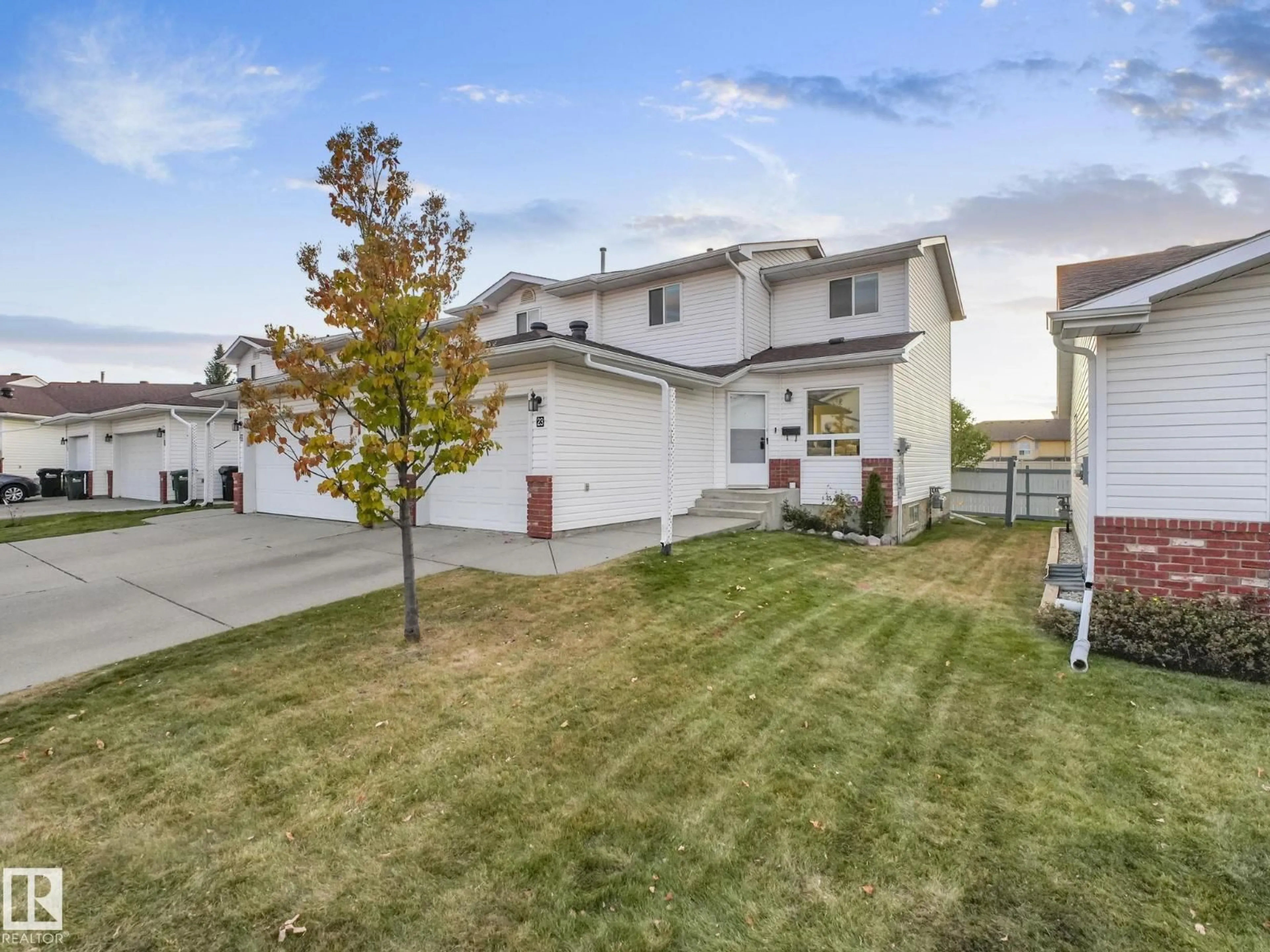 A pic from outside/outdoor area/front of a property/back of a property/a pic from drone, street for 15 - 23 RITCHIE WAY, Sherwood Park Alberta T8A5T3