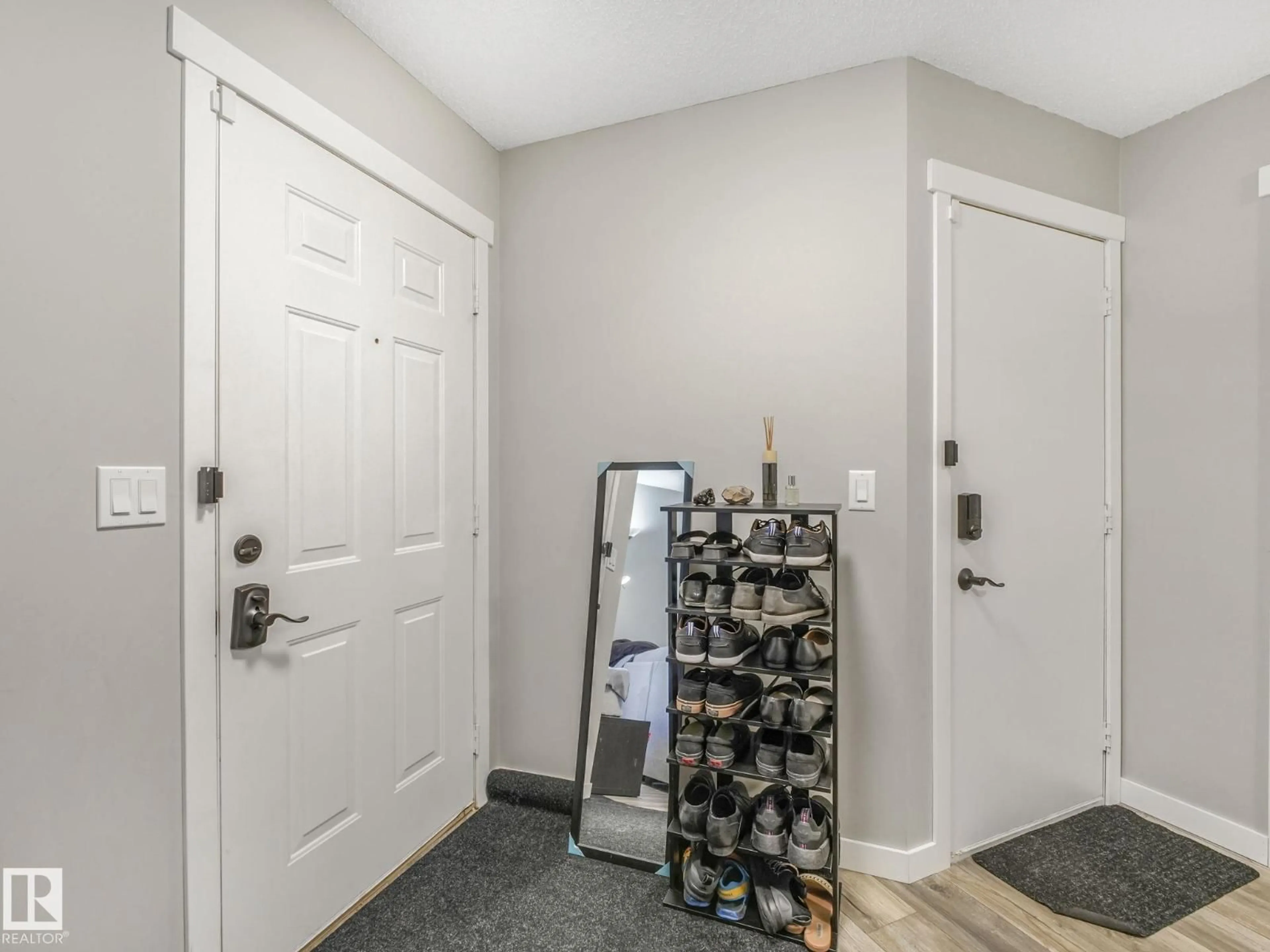 Indoor entryway for 15 - 23 RITCHIE WAY, Sherwood Park Alberta T8A5T3
