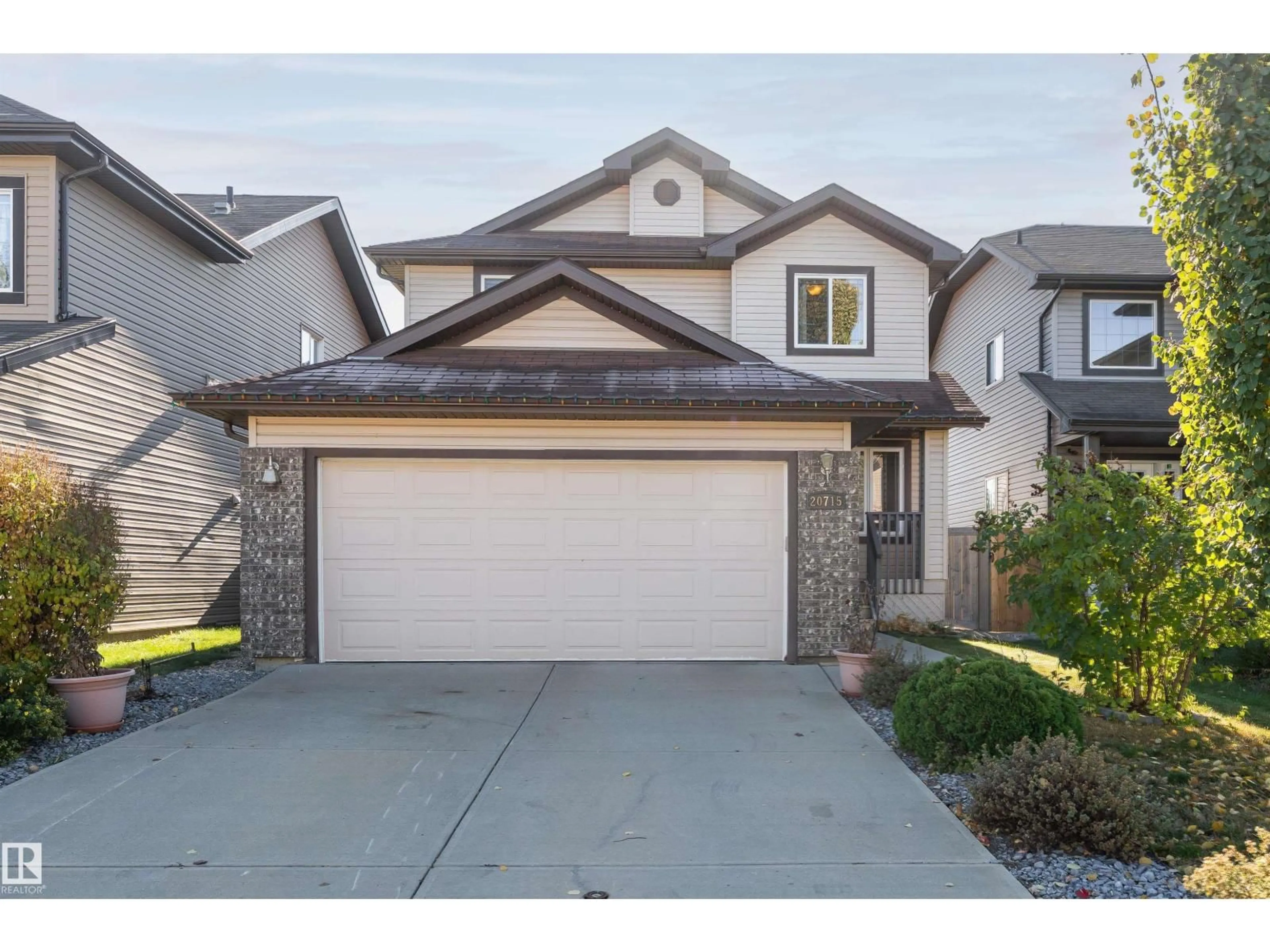 Unknown for 20715 94 AV, Edmonton Alberta T5T4B8