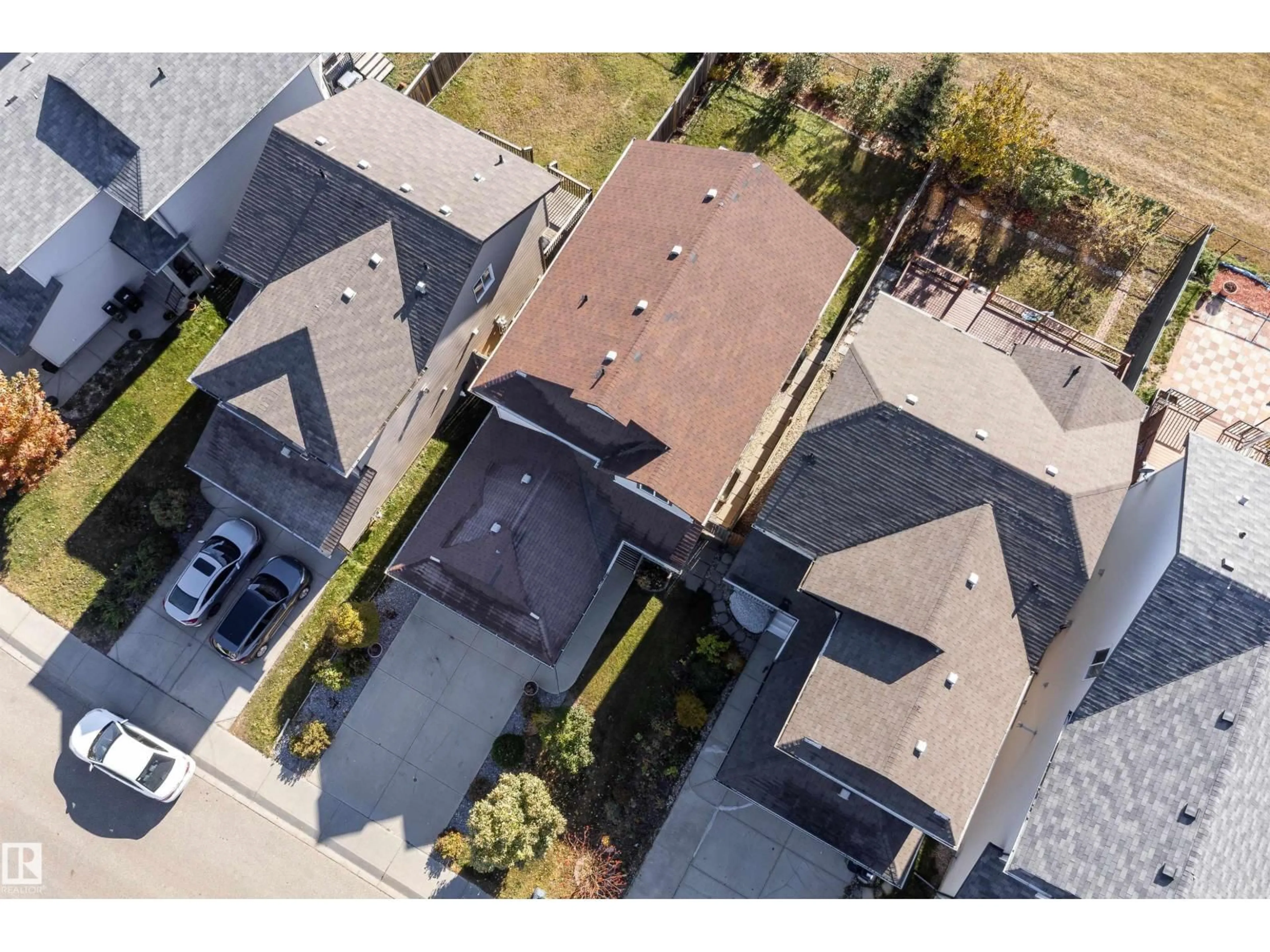 A pic from outside/outdoor area/front of a property/back of a property/a pic from drone, street for 20715 94 AV, Edmonton Alberta T5T4B8