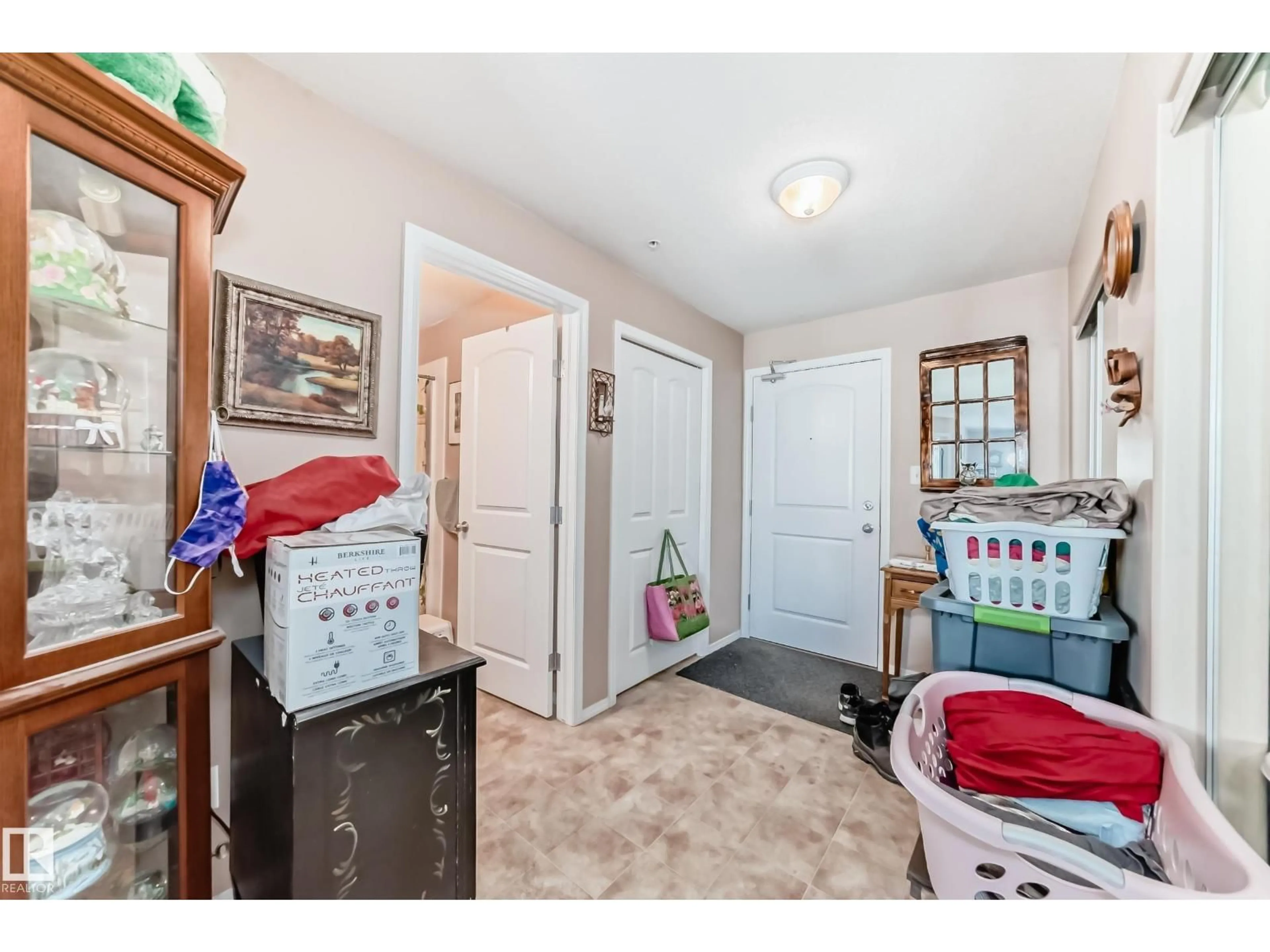 Indoor entryway for 337 WOODSMERE CL, Fort Saskatchewan Alberta T8L4N9