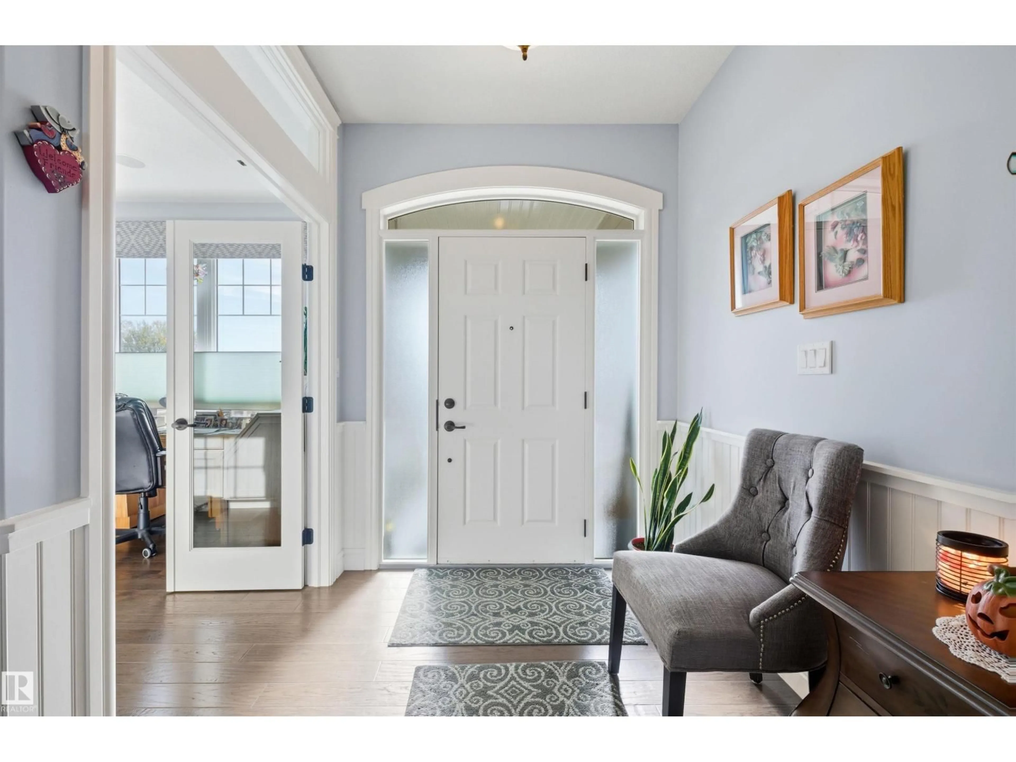 Indoor entryway for 10504 103 AV, Morinville Alberta T8R0E7