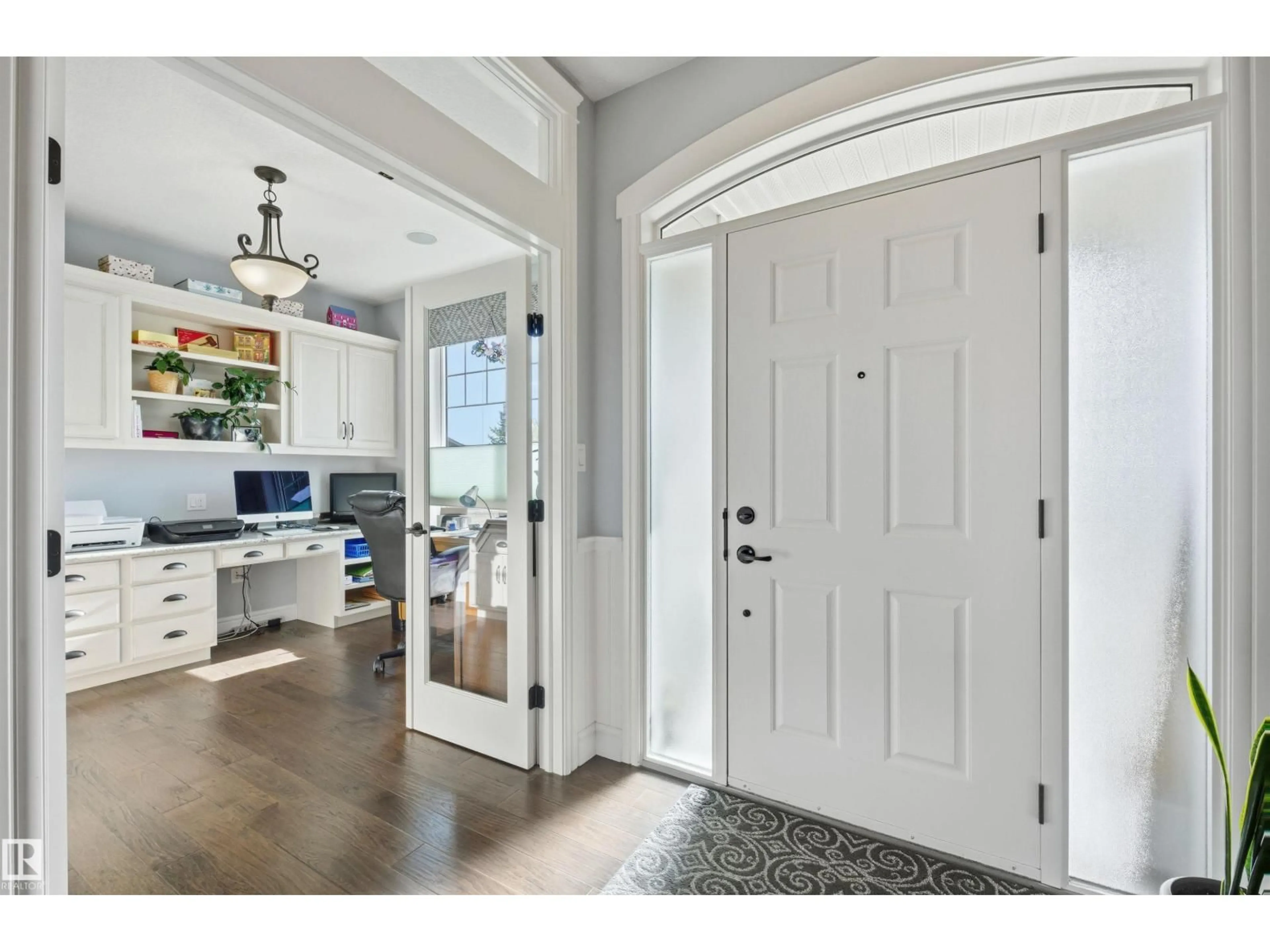 Indoor entryway for 10504 103 AV, Morinville Alberta T8R0E7