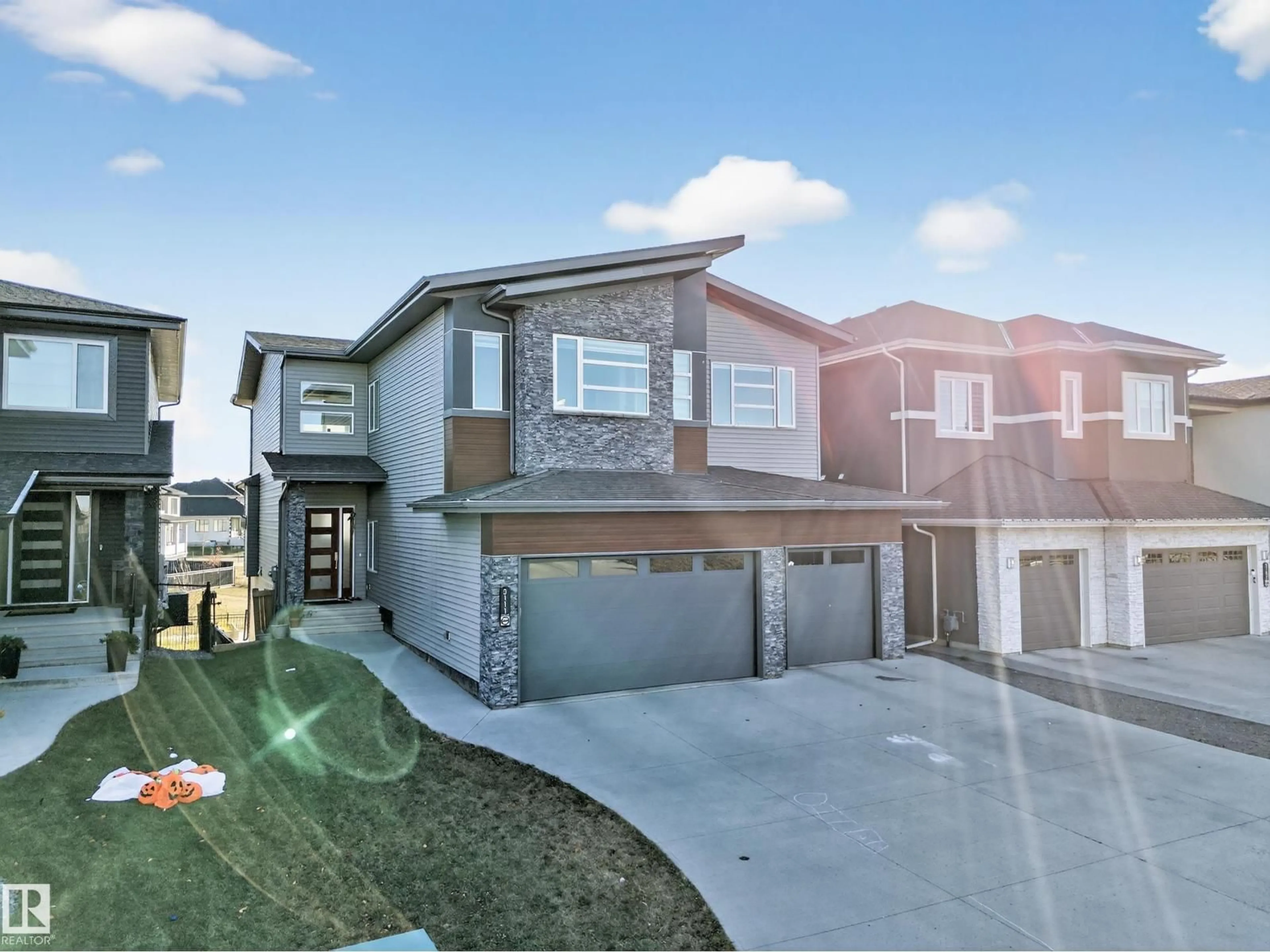 Home with vinyl exterior material, street for NE - 3111 58 AV, Rural Leduc County Alberta T4X1Z3