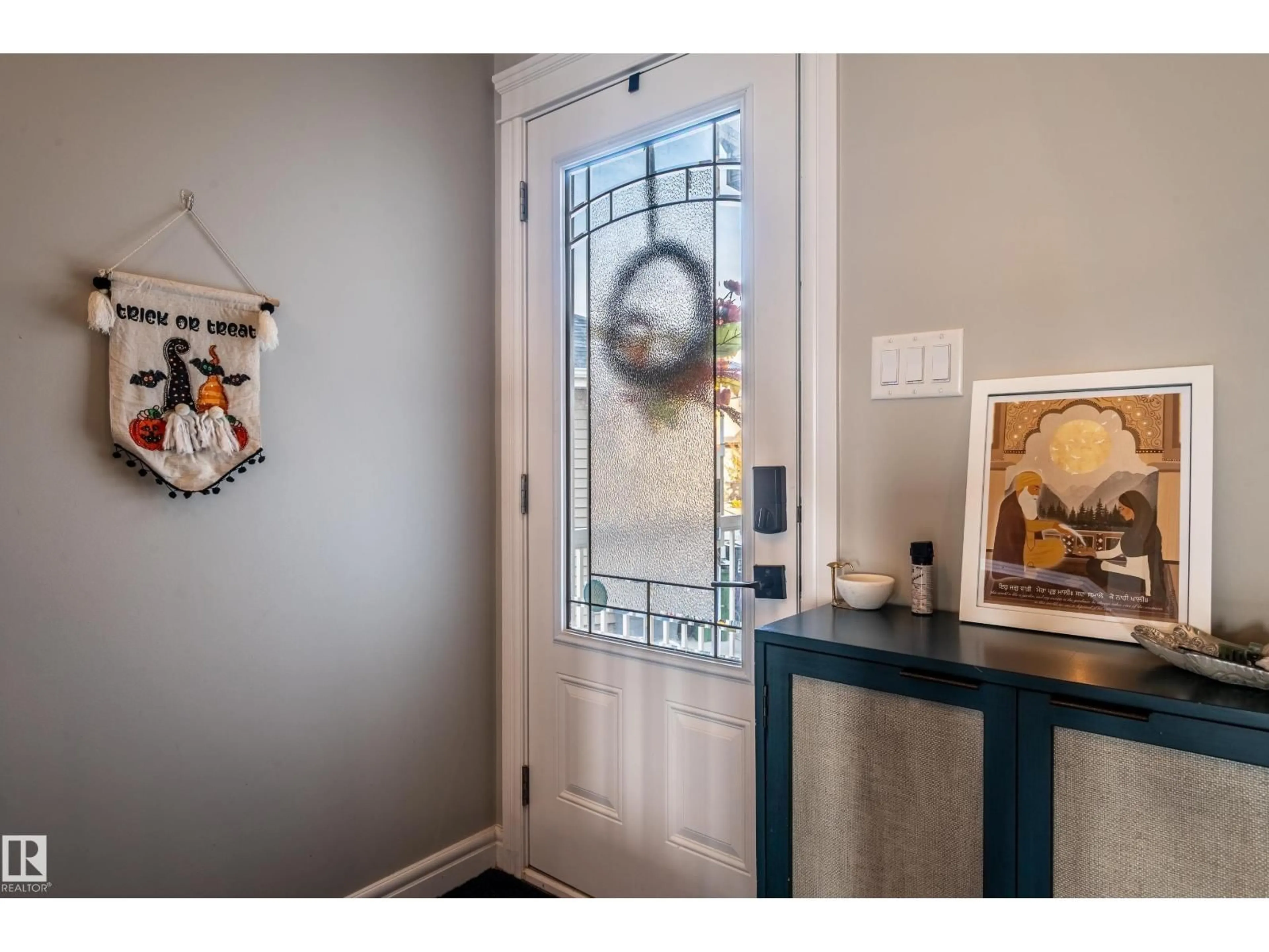 Indoor entryway for NW - 6547 175 AV, Edmonton Alberta T5Y4B3