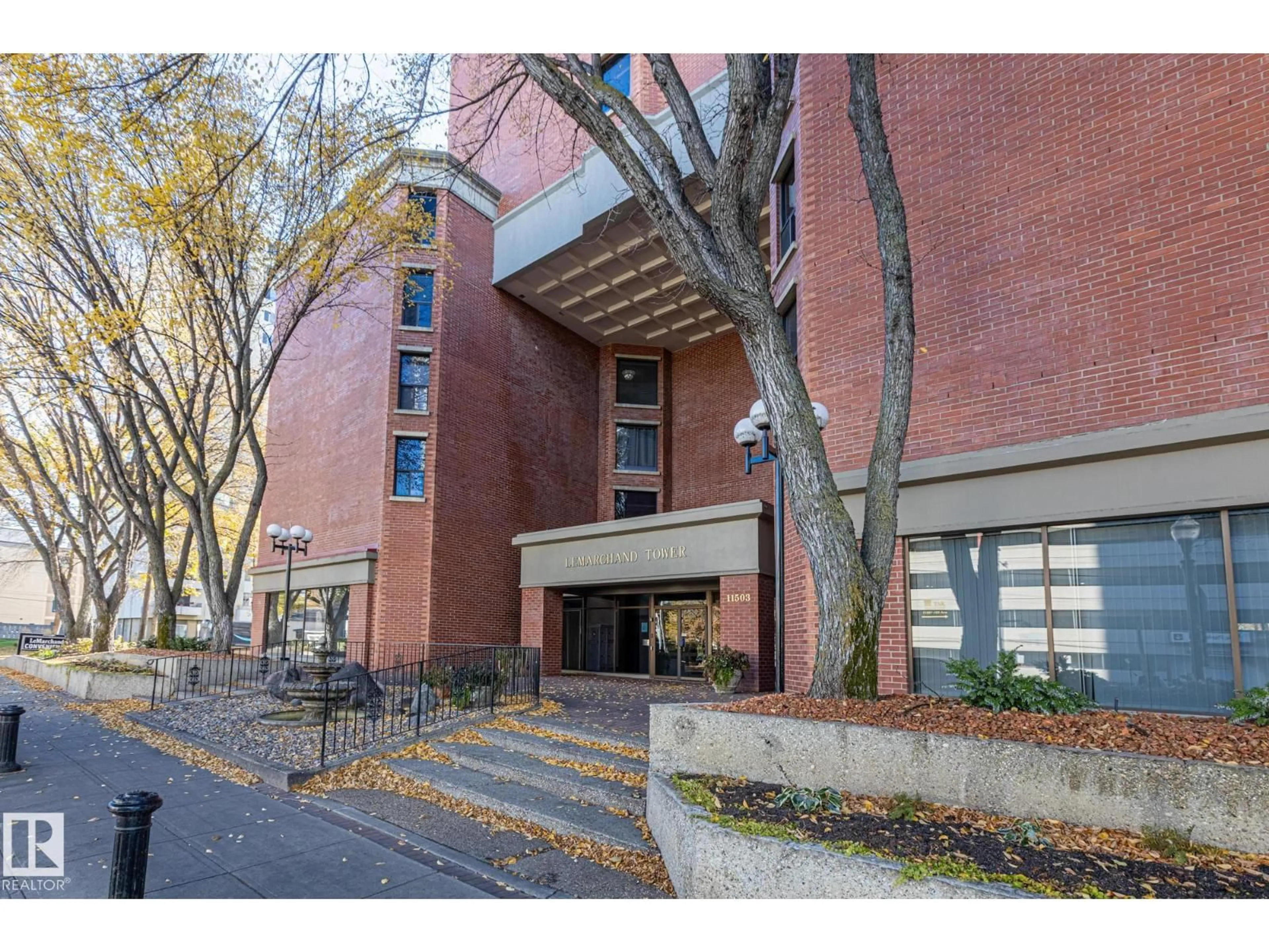 Indoor foyer for #602 - 11503 100 AV, Edmonton Alberta T5K2K7