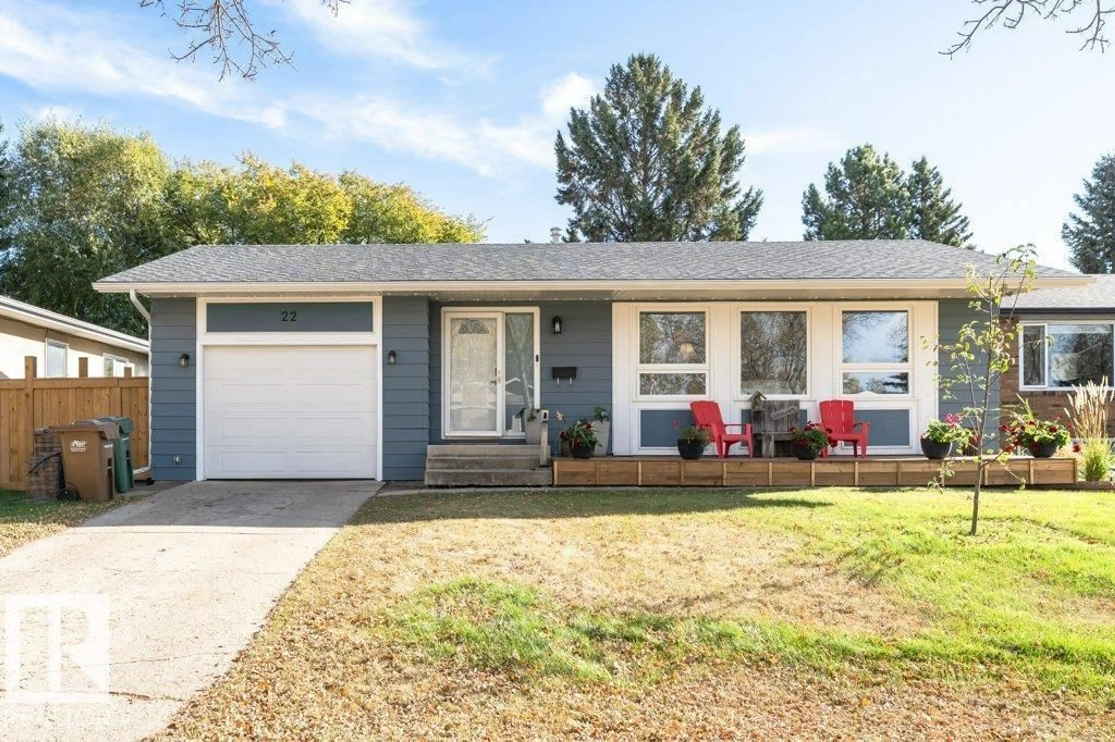 Home with vinyl exterior material, street for 22 AFTON CR, St. Albert Alberta T8N2T3