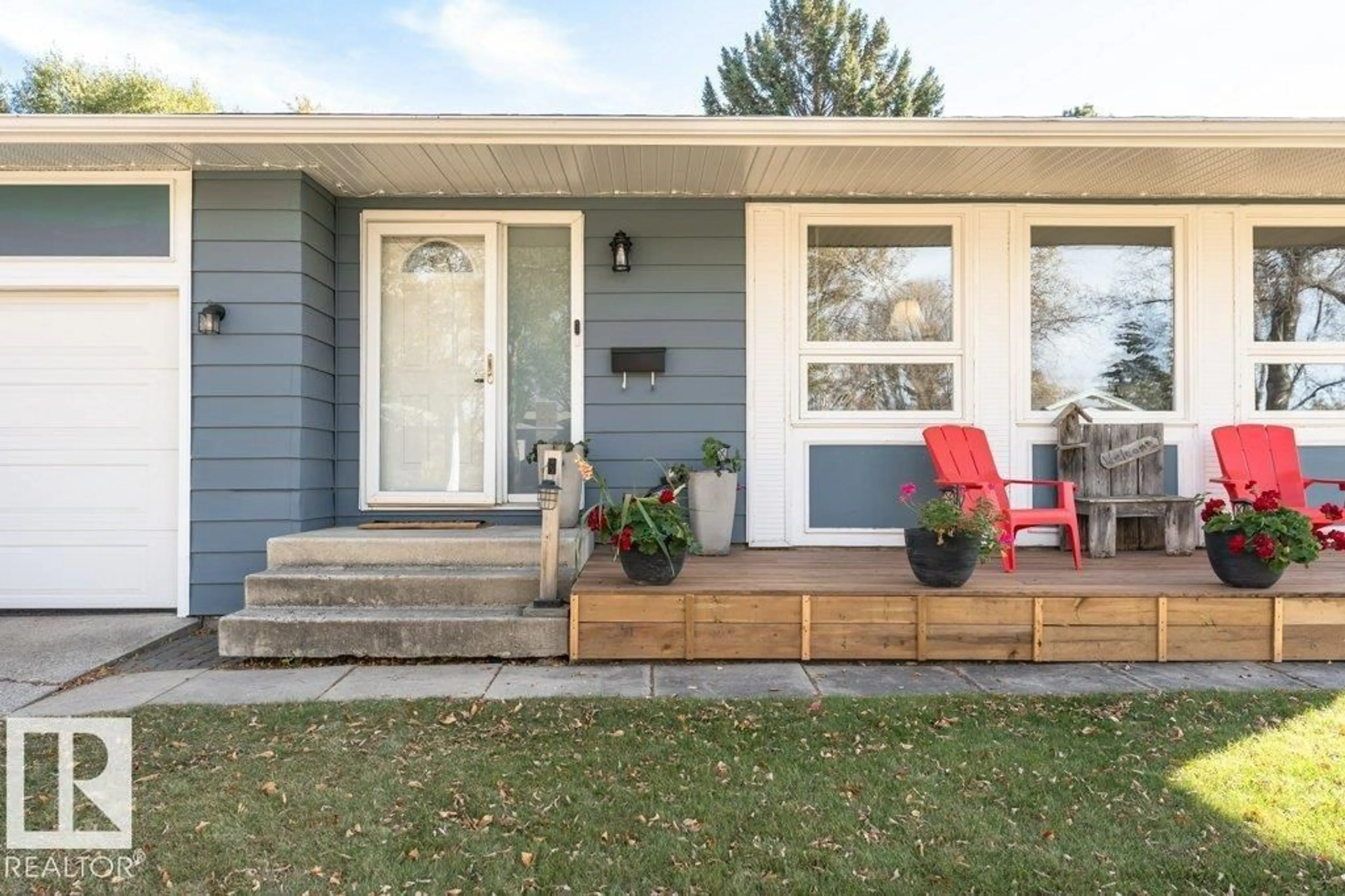 Home with vinyl exterior material, street for 22 AFTON CR, St. Albert Alberta T8N2T3