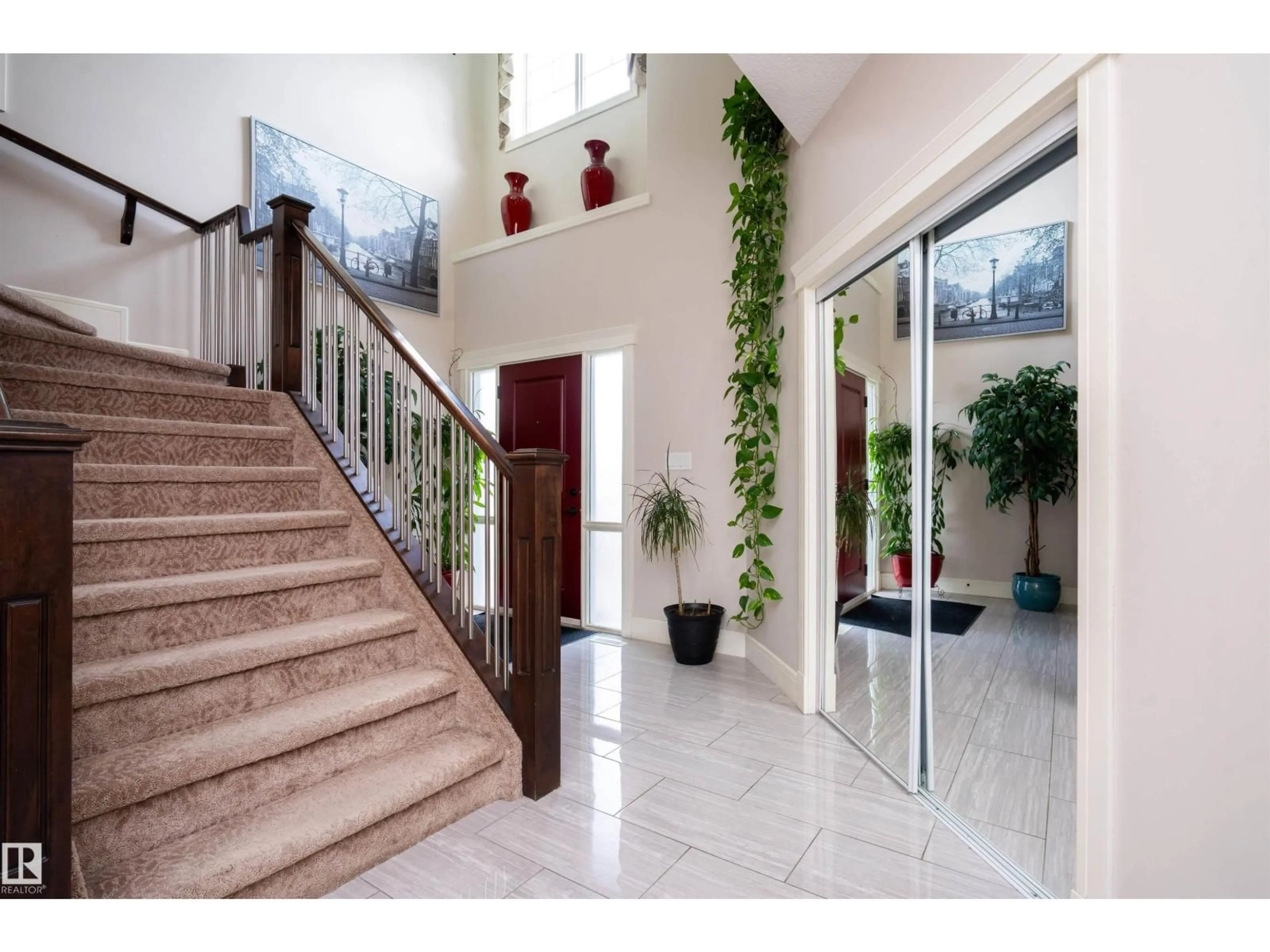 Indoor foyer for SW SW - 1908 86 ST, Edmonton Alberta T6X1A2