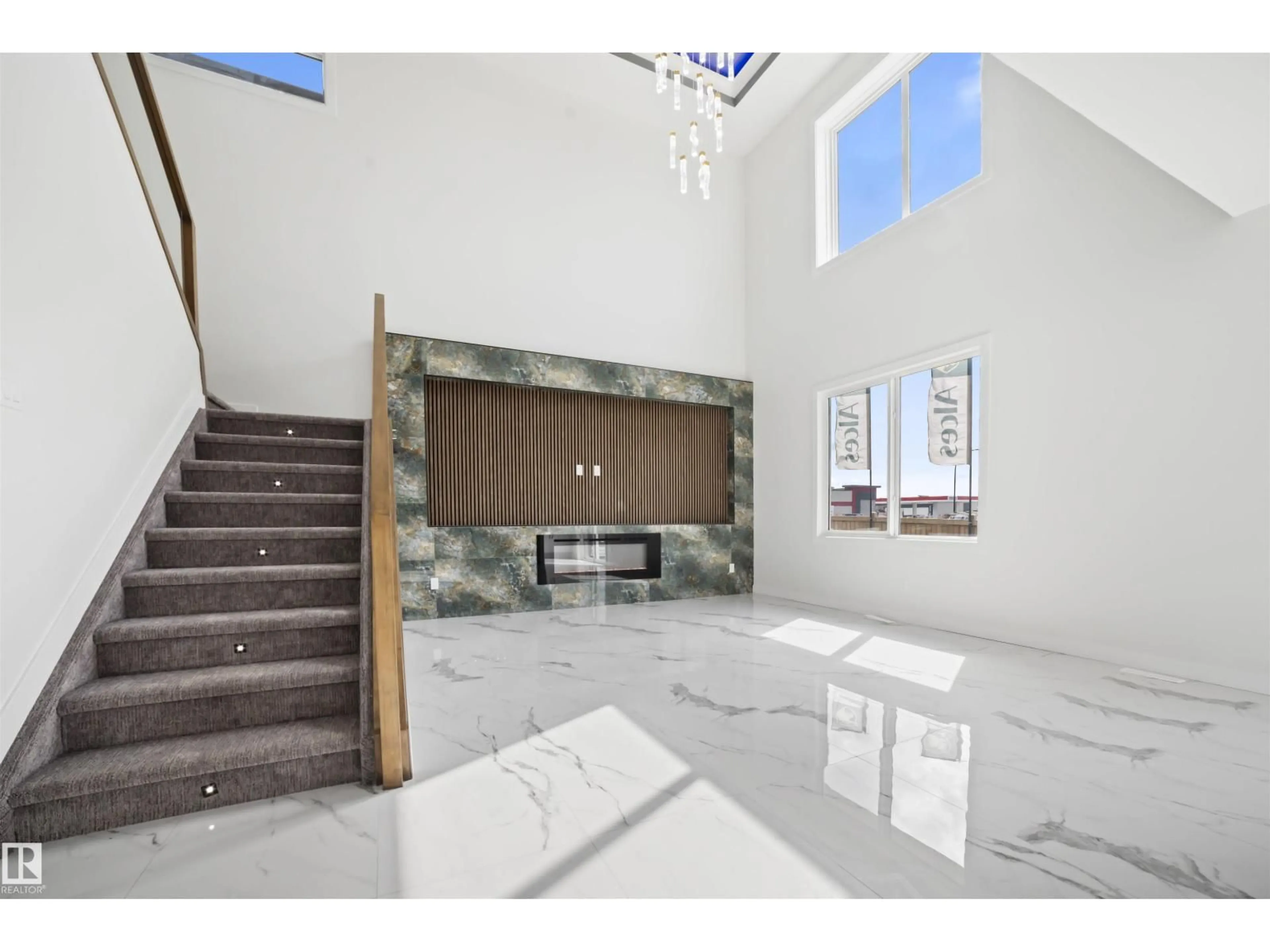 Indoor foyer for SW - 216 33 ST, Edmonton Alberta T6X3C7