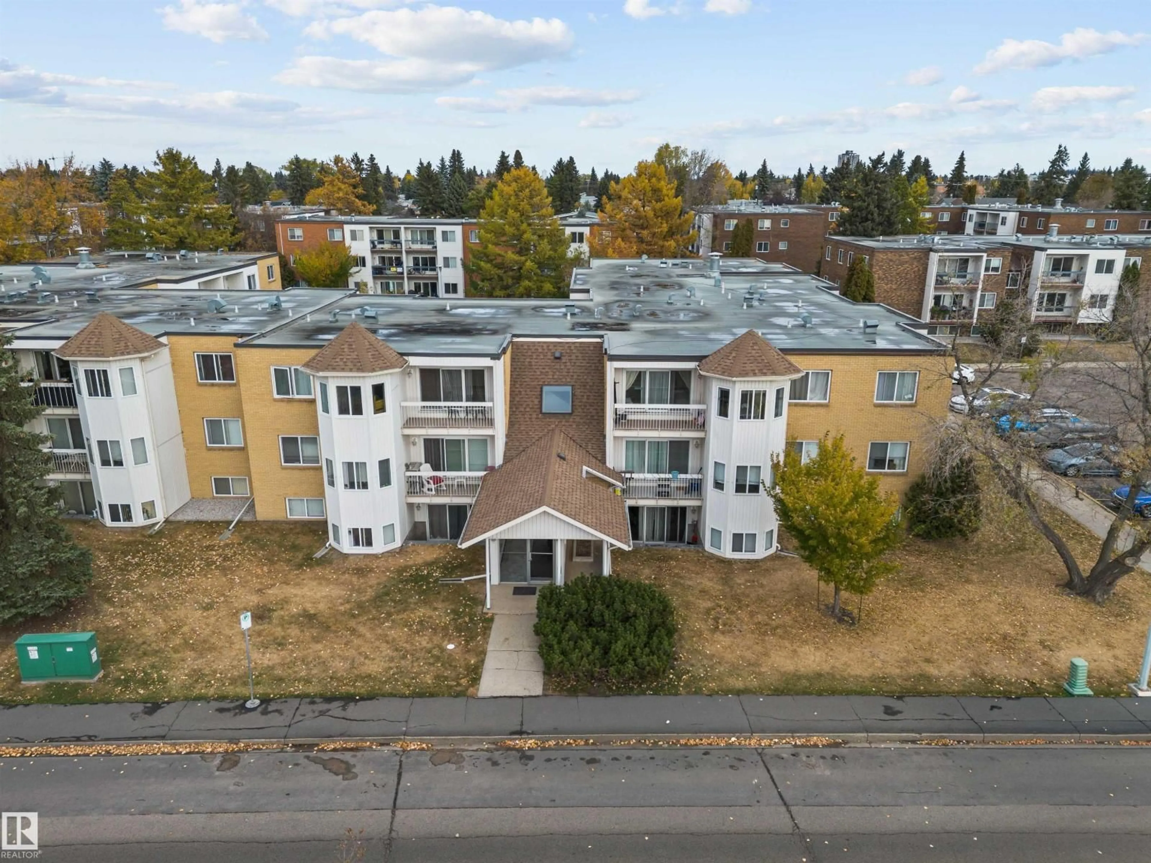A pic from outside/outdoor area/front of a property/back of a property/a pic from drone, unknown for 207 - 11430 40 AV NW, Edmonton Alberta T6J0R5