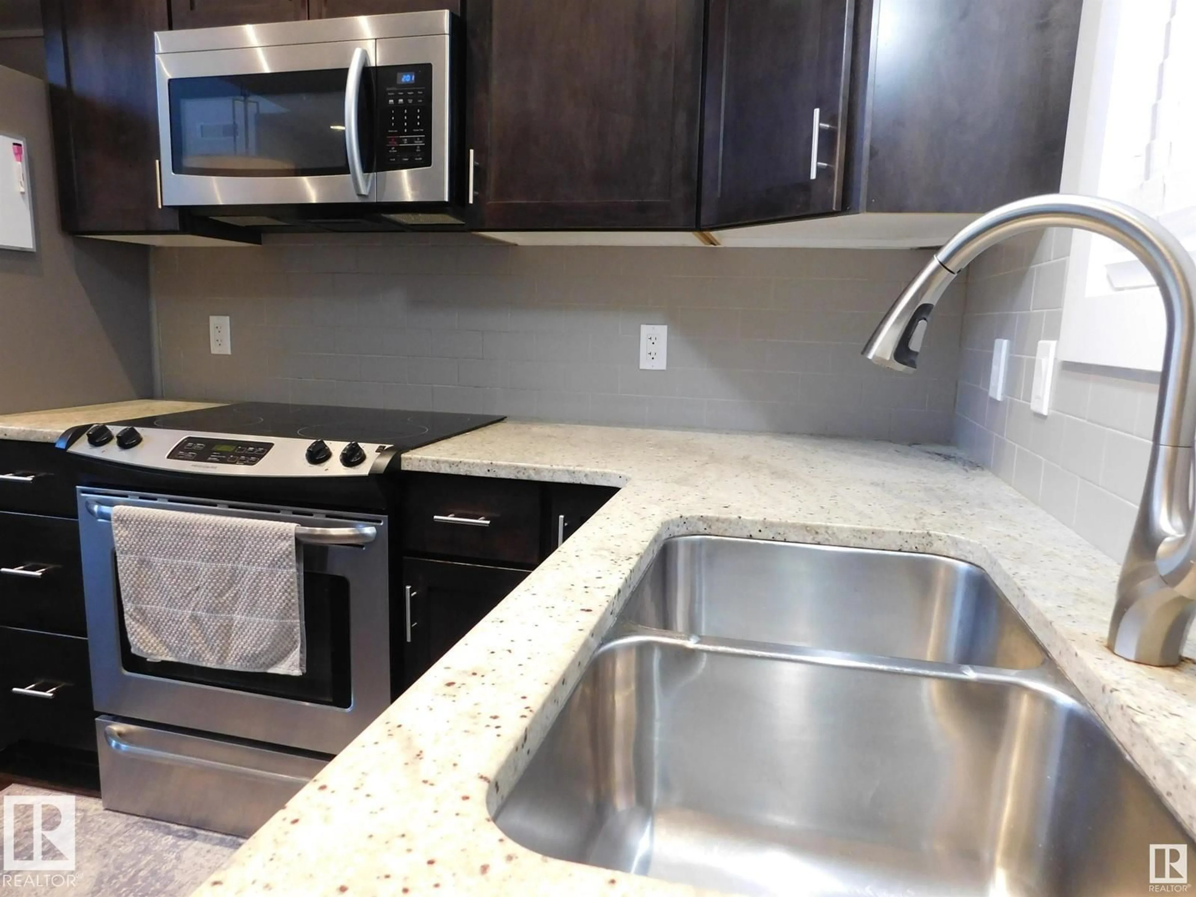 Standard kitchen, unknown for 50 11518 76 AV NW, Edmonton Alberta T6G0K7