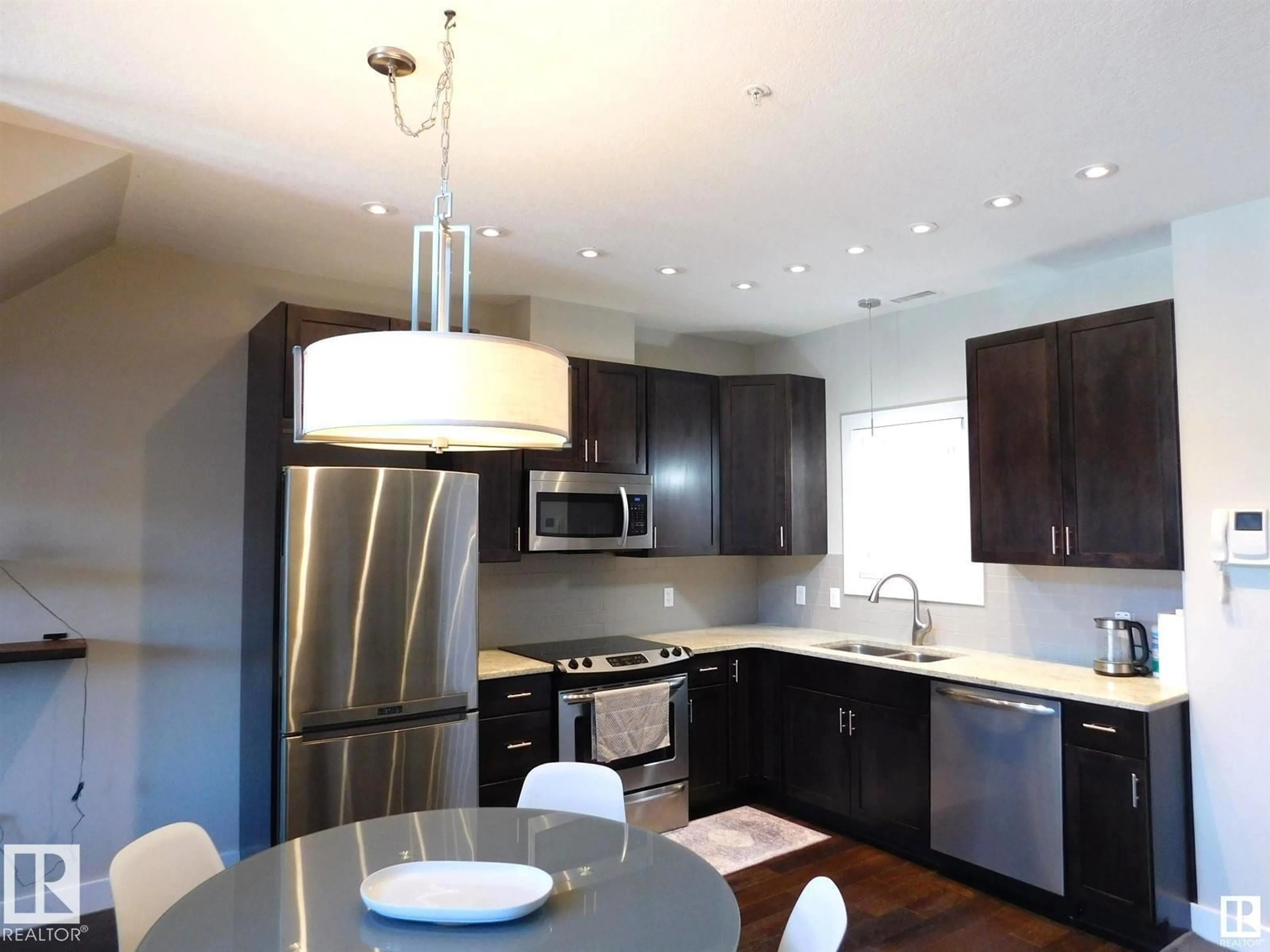 Contemporary kitchen, wood/laminate floor for 50 11518 76 AV NW, Edmonton Alberta T6G0K7
