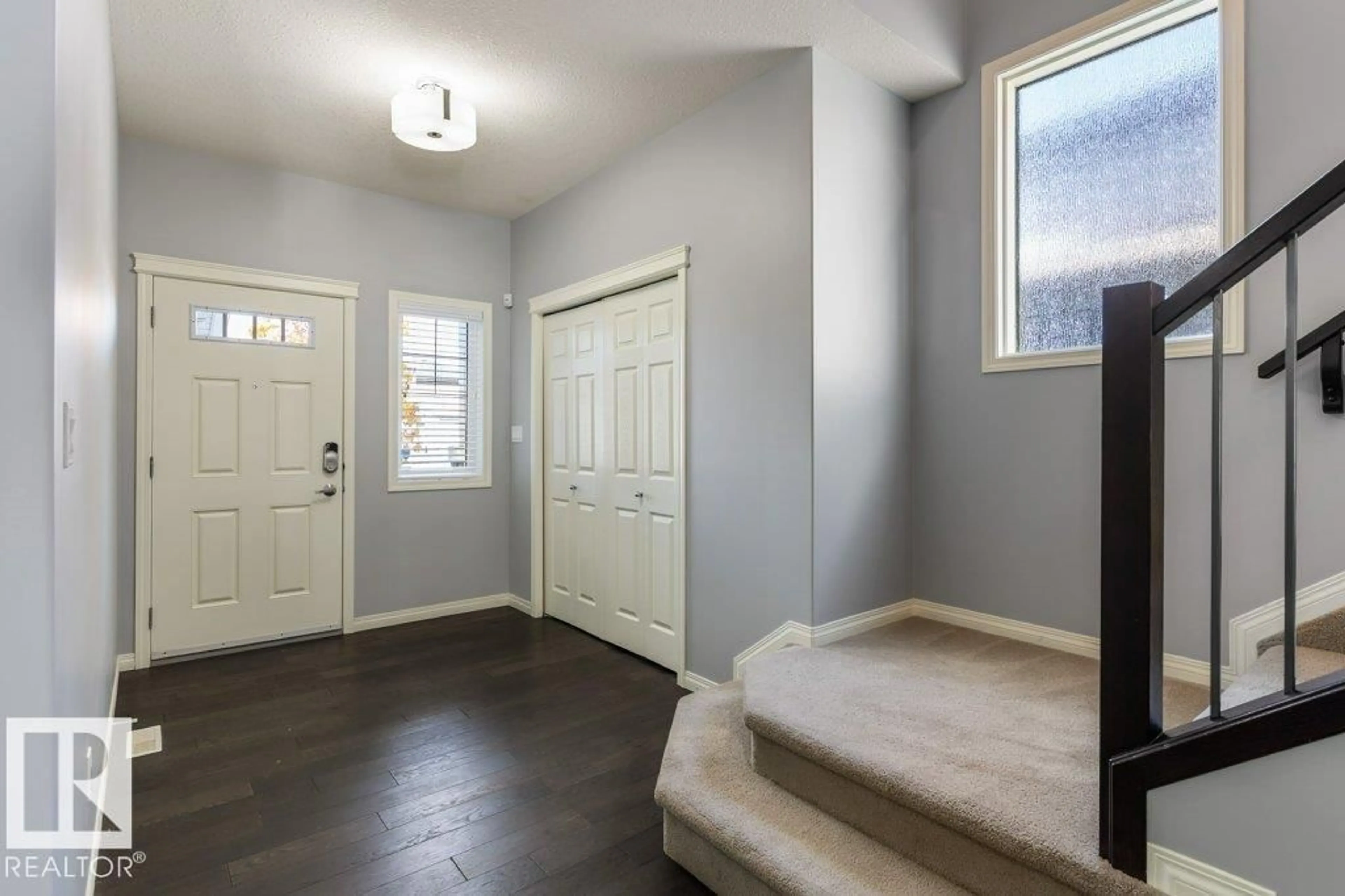 Indoor entryway for 20631 130 AV, Edmonton Alberta T5S0J4