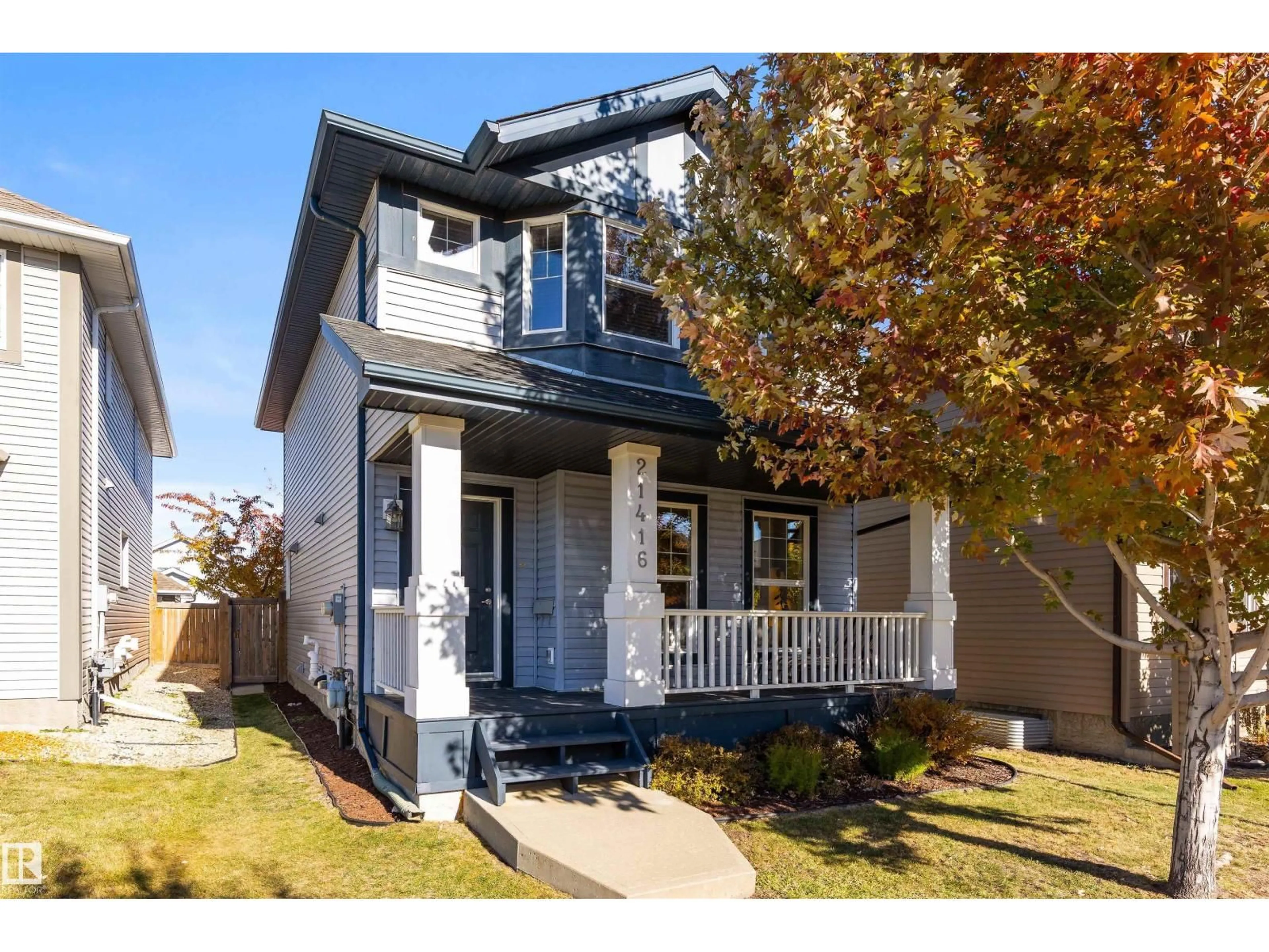 Home with vinyl exterior material, street for 21416 94 AV, Edmonton Alberta T5T4E5