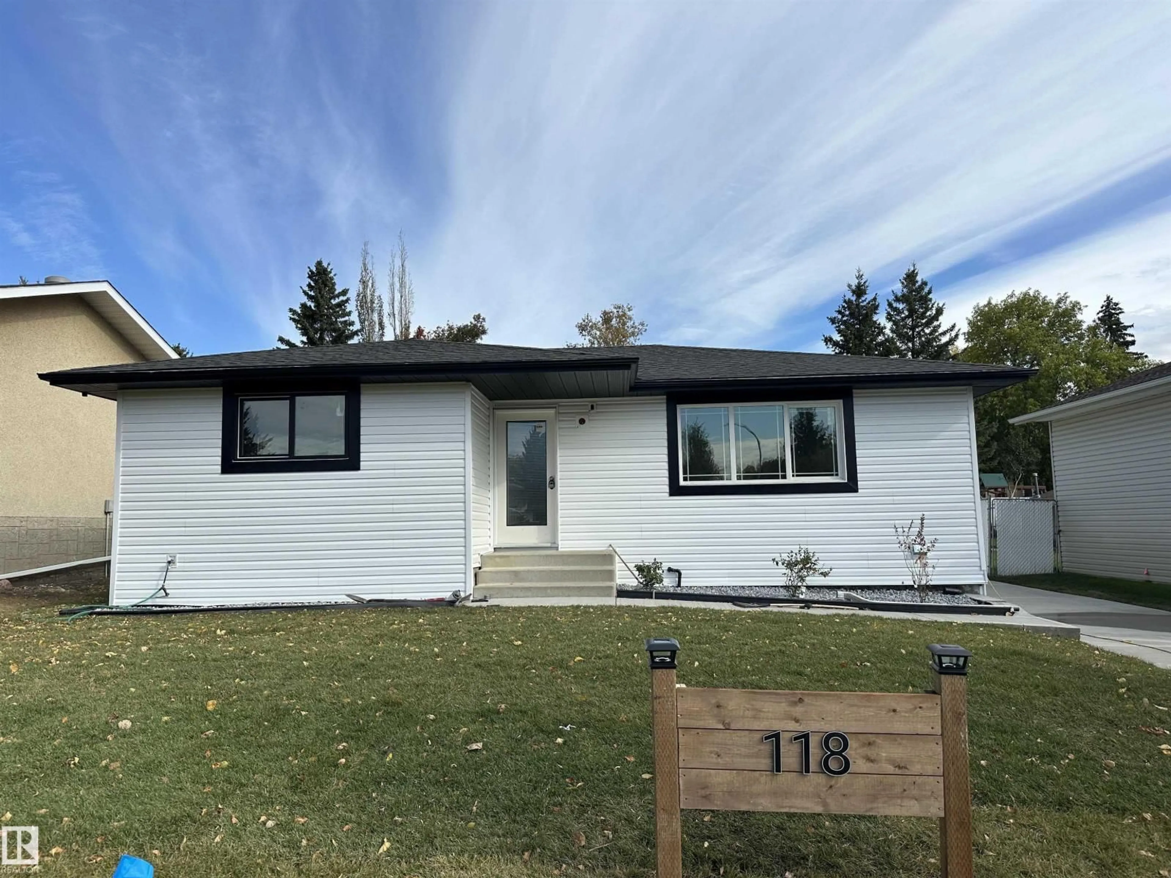 Home with vinyl exterior material, unknown for 118 GEORGIAN WY, Sherwood Park Alberta T8A2W2