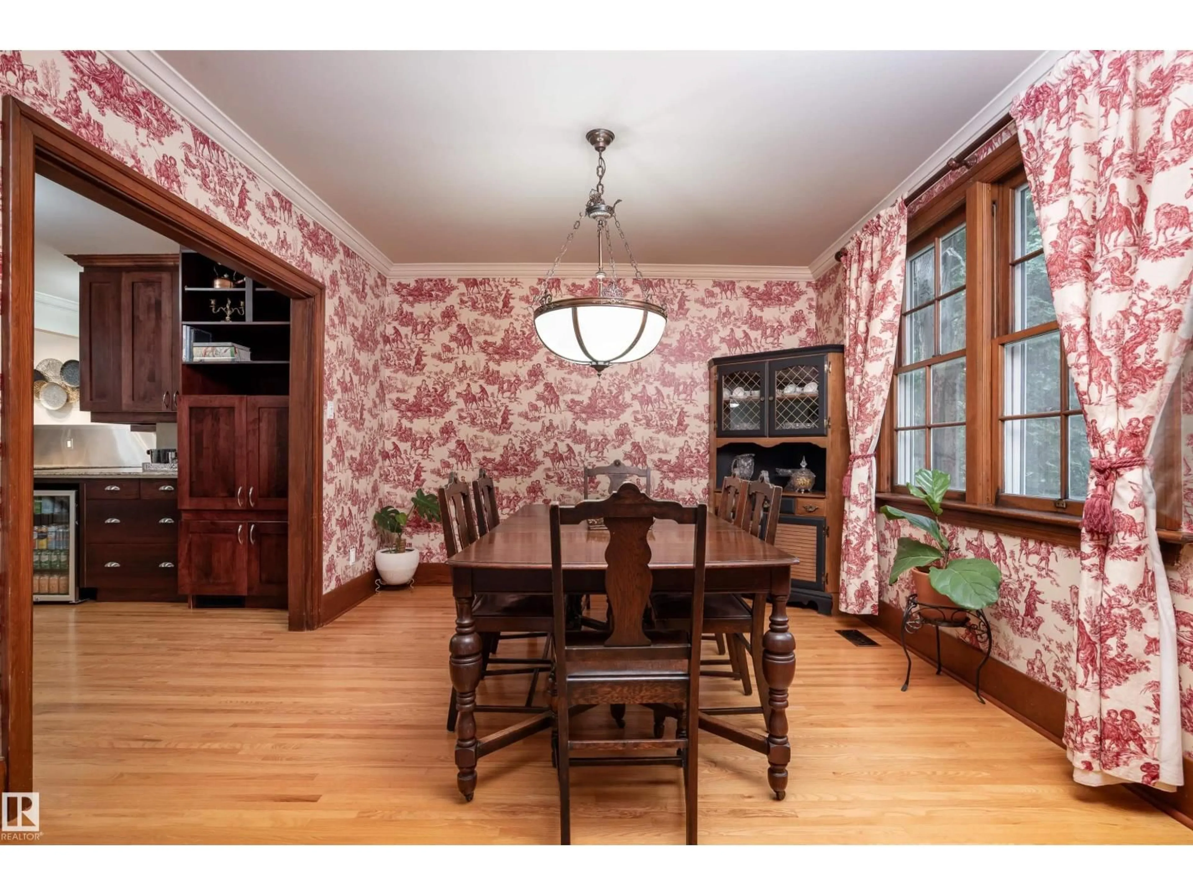 Dining room, wood/laminate floor for 10015 97 AV, Edmonton Alberta T5K0A9