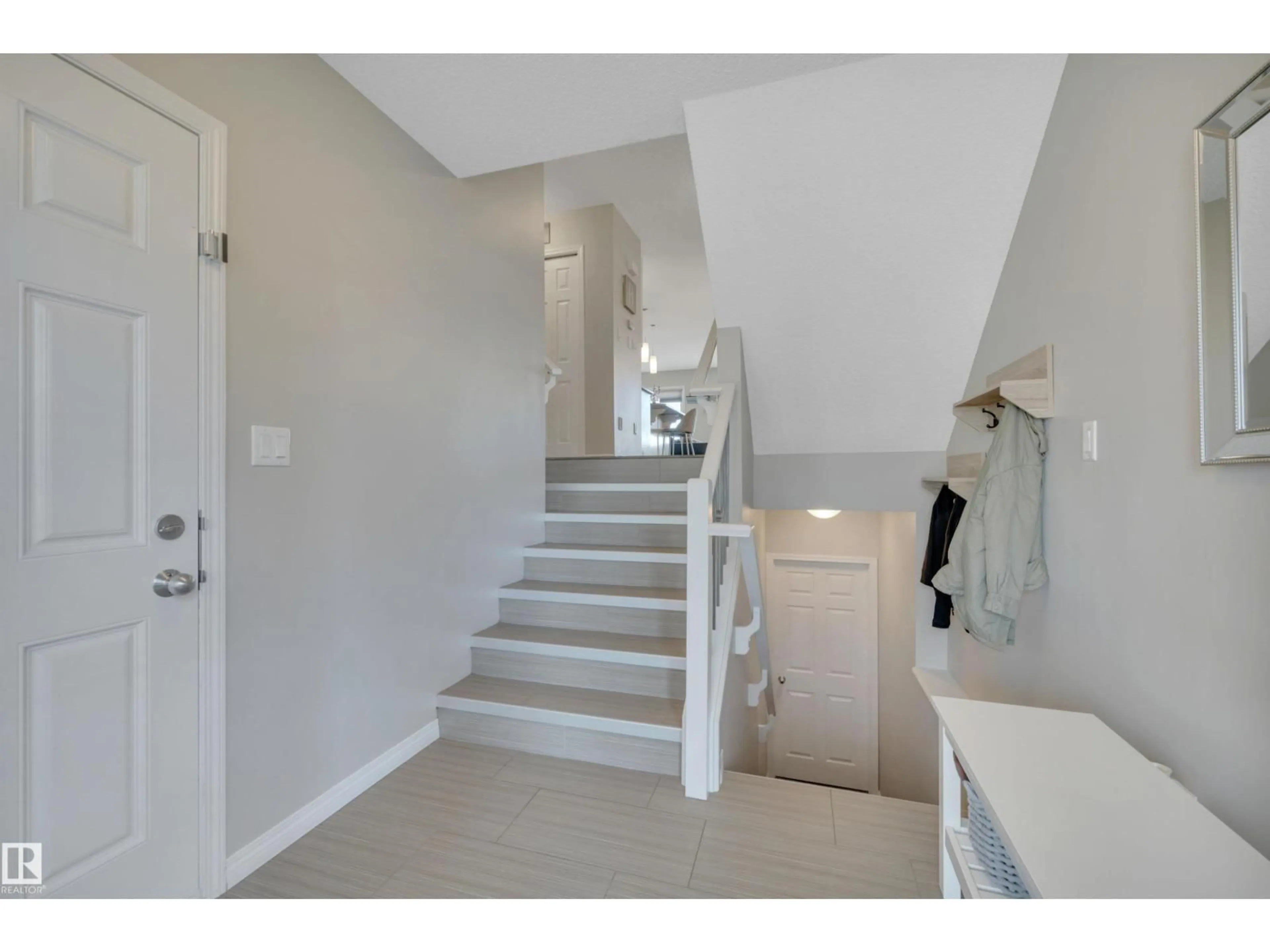 Stairs for 2714 COUGHLAN GREEN, Edmonton Alberta T6W3N8